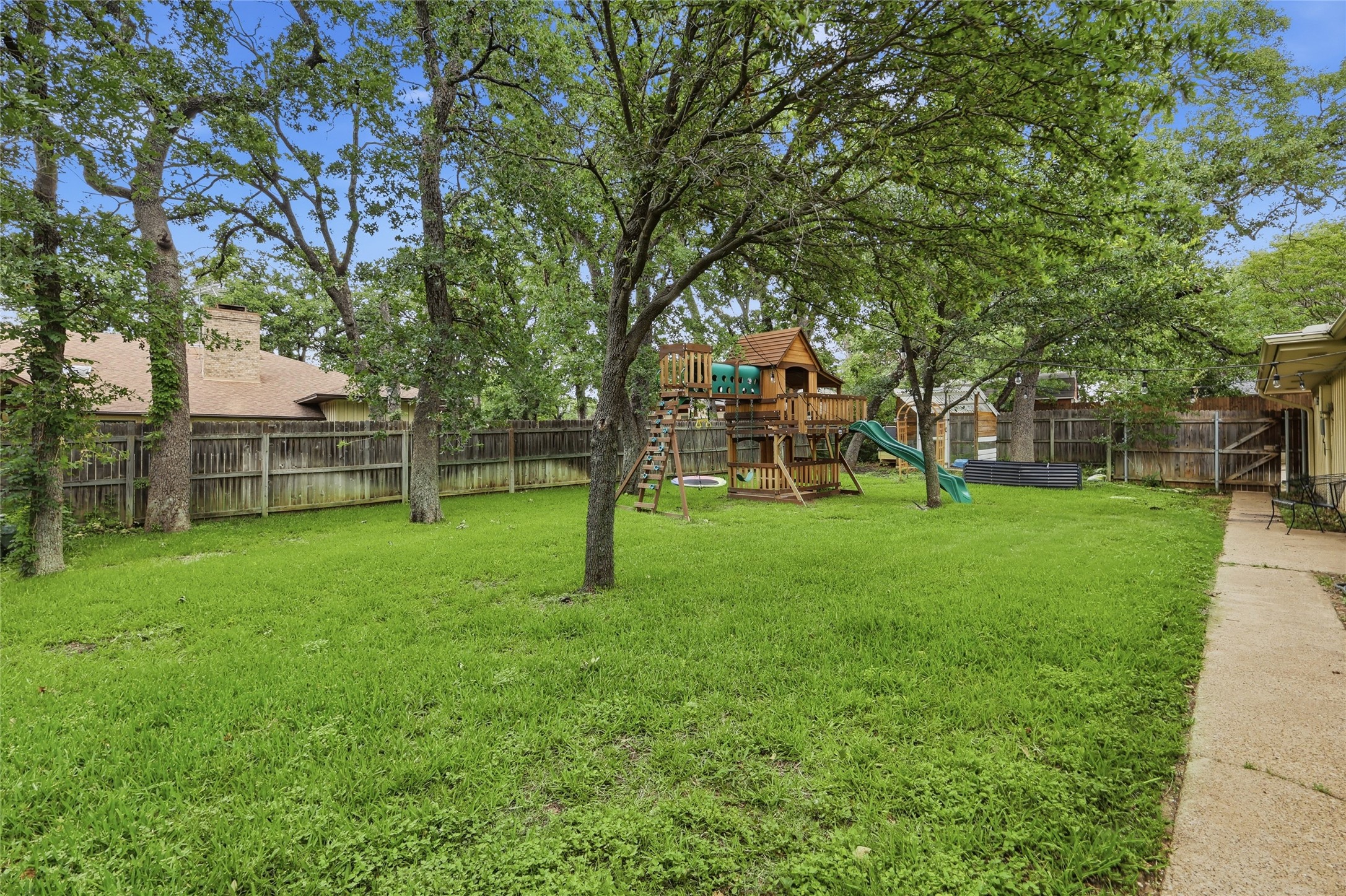 823 Ridgecrest Circle Denton TX 76205