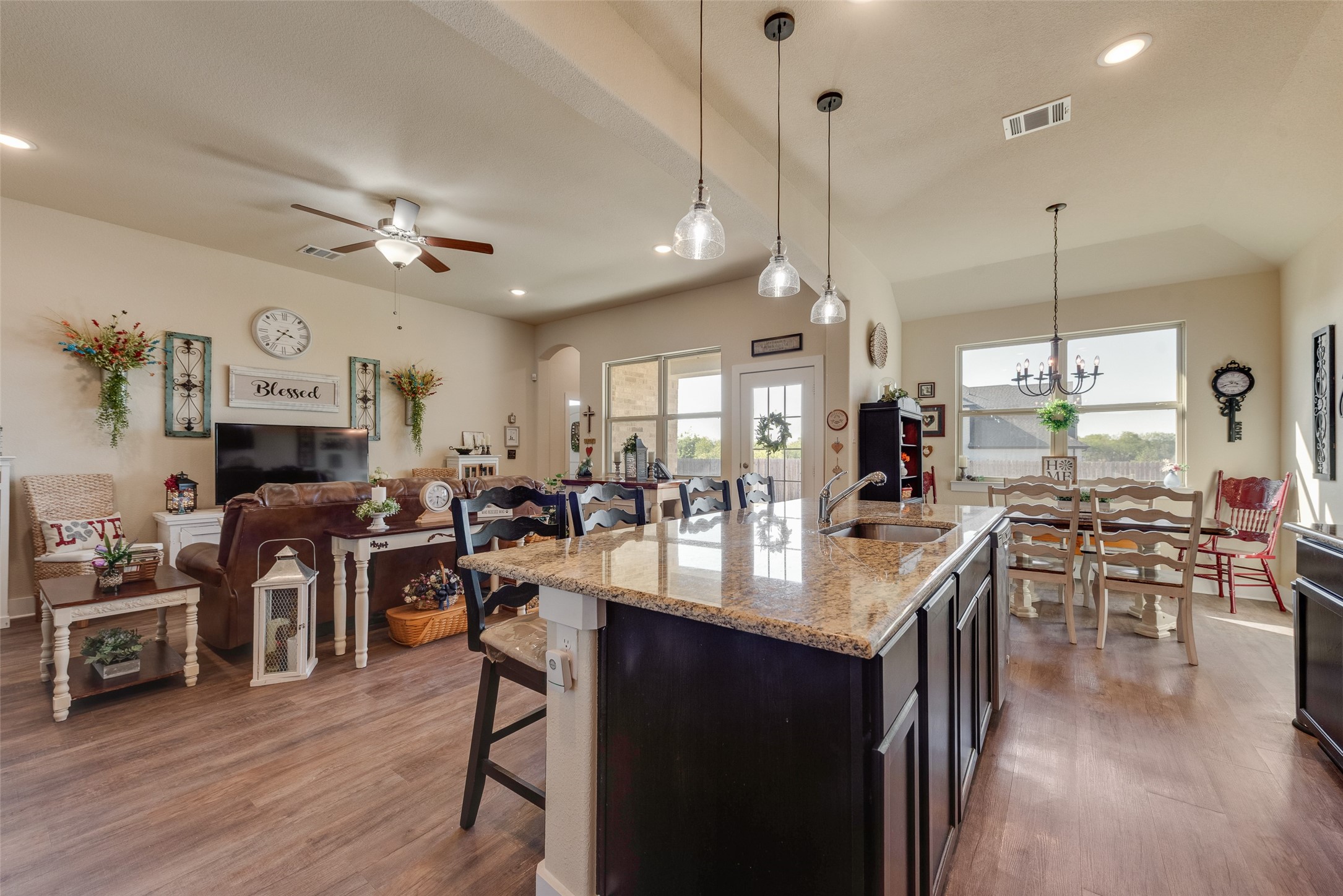 136 Creekside Drive Sanger TX 76266