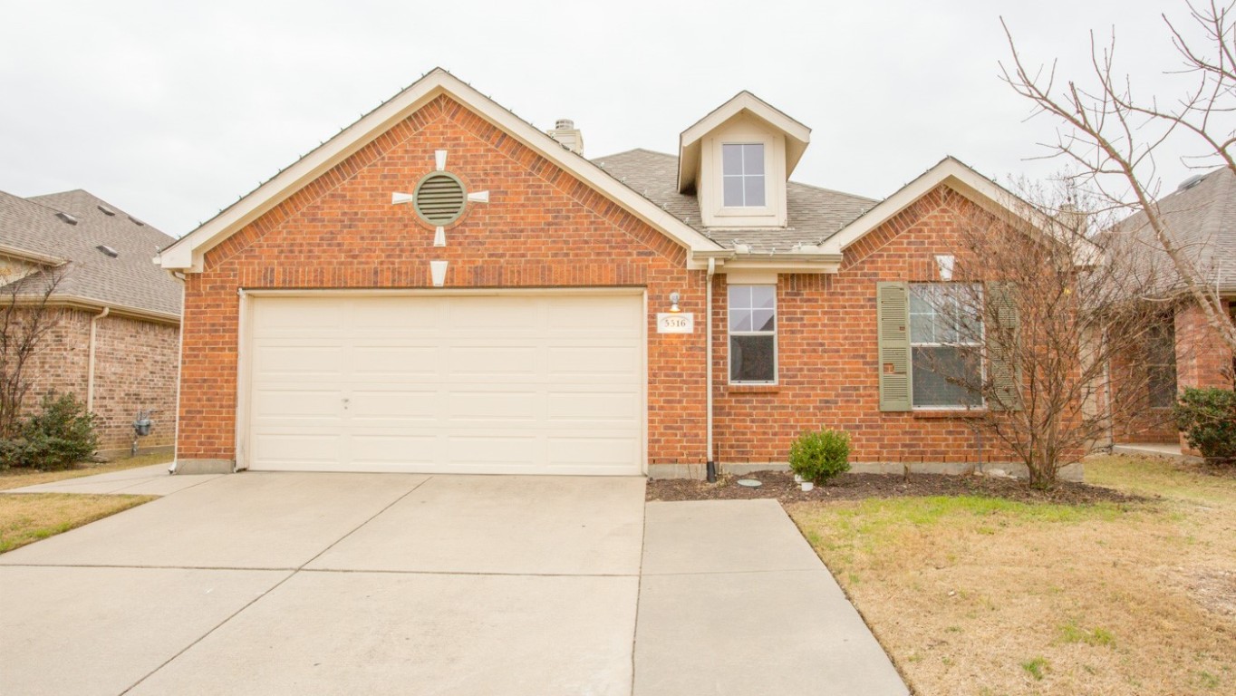 5516 Chinkapin Lane Fort Worth TX 76244