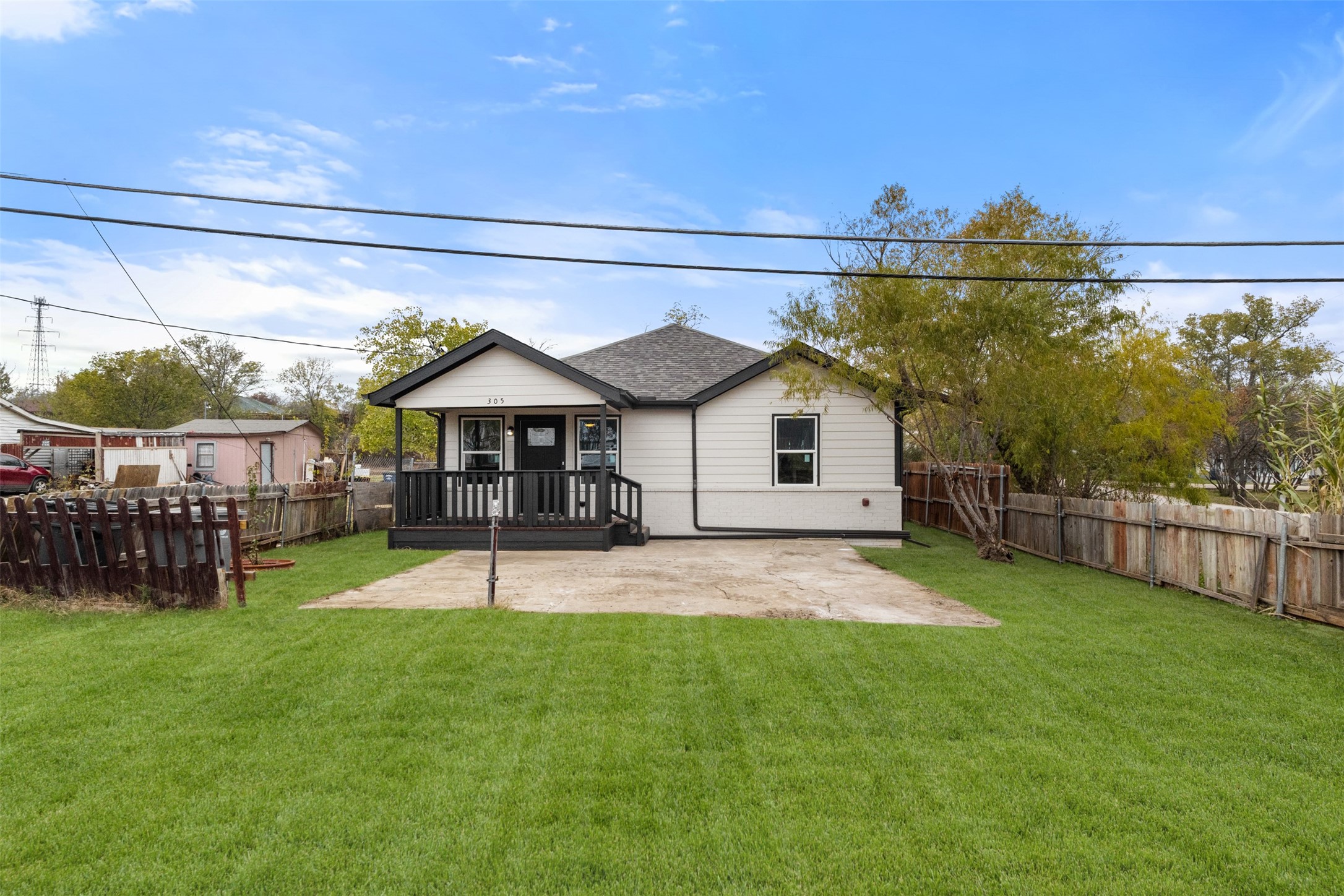 305 S Stillwell Boulevard Dallas TX 75211