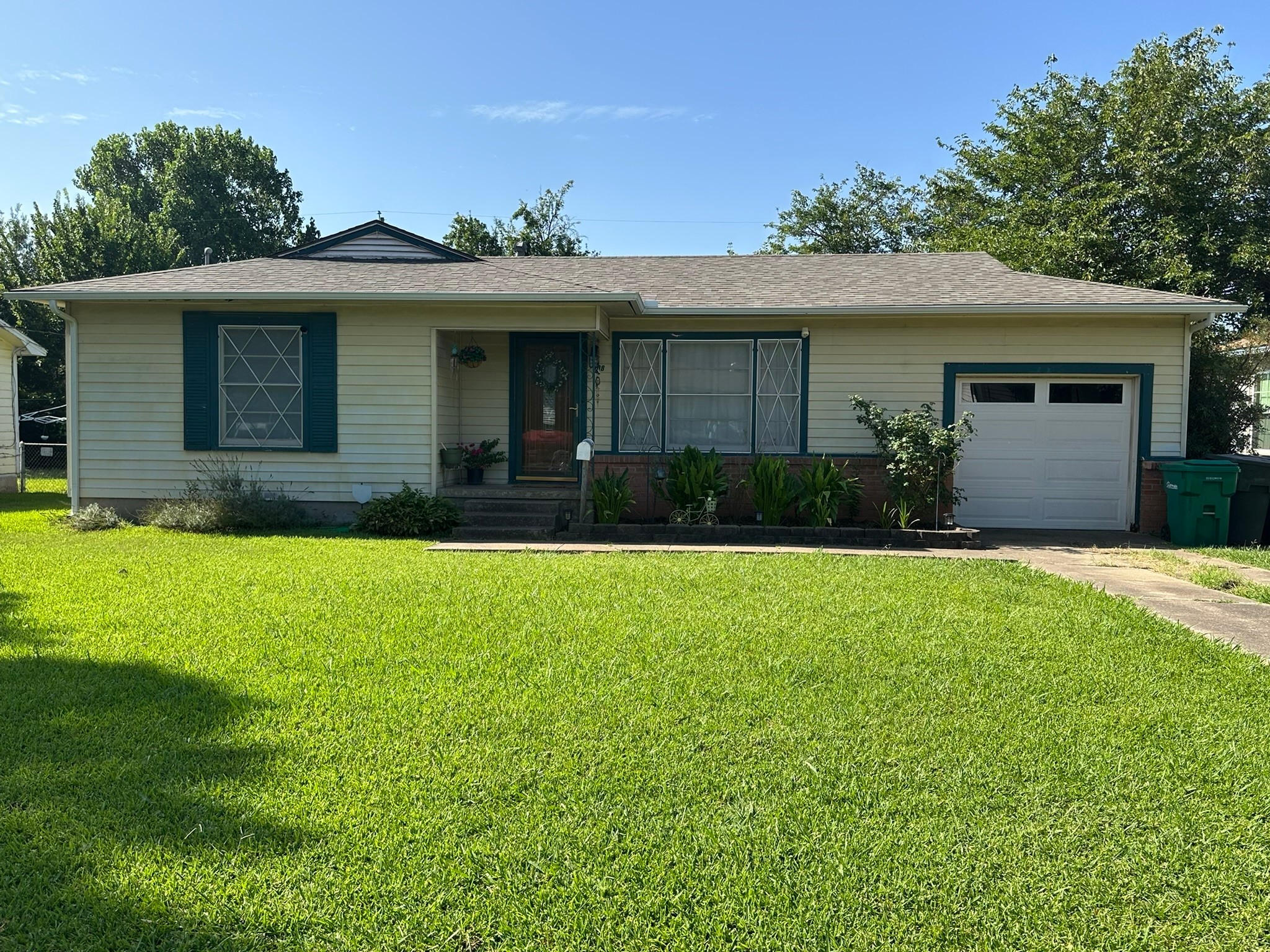 908 E Summit Street Sherman TX 75090