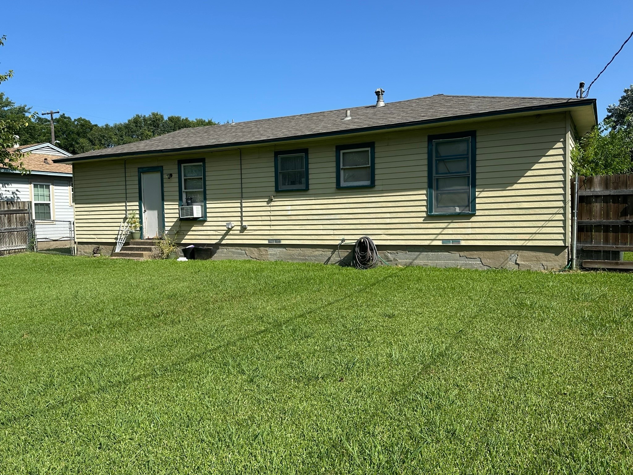 908 E Summit Street Sherman TX 75090