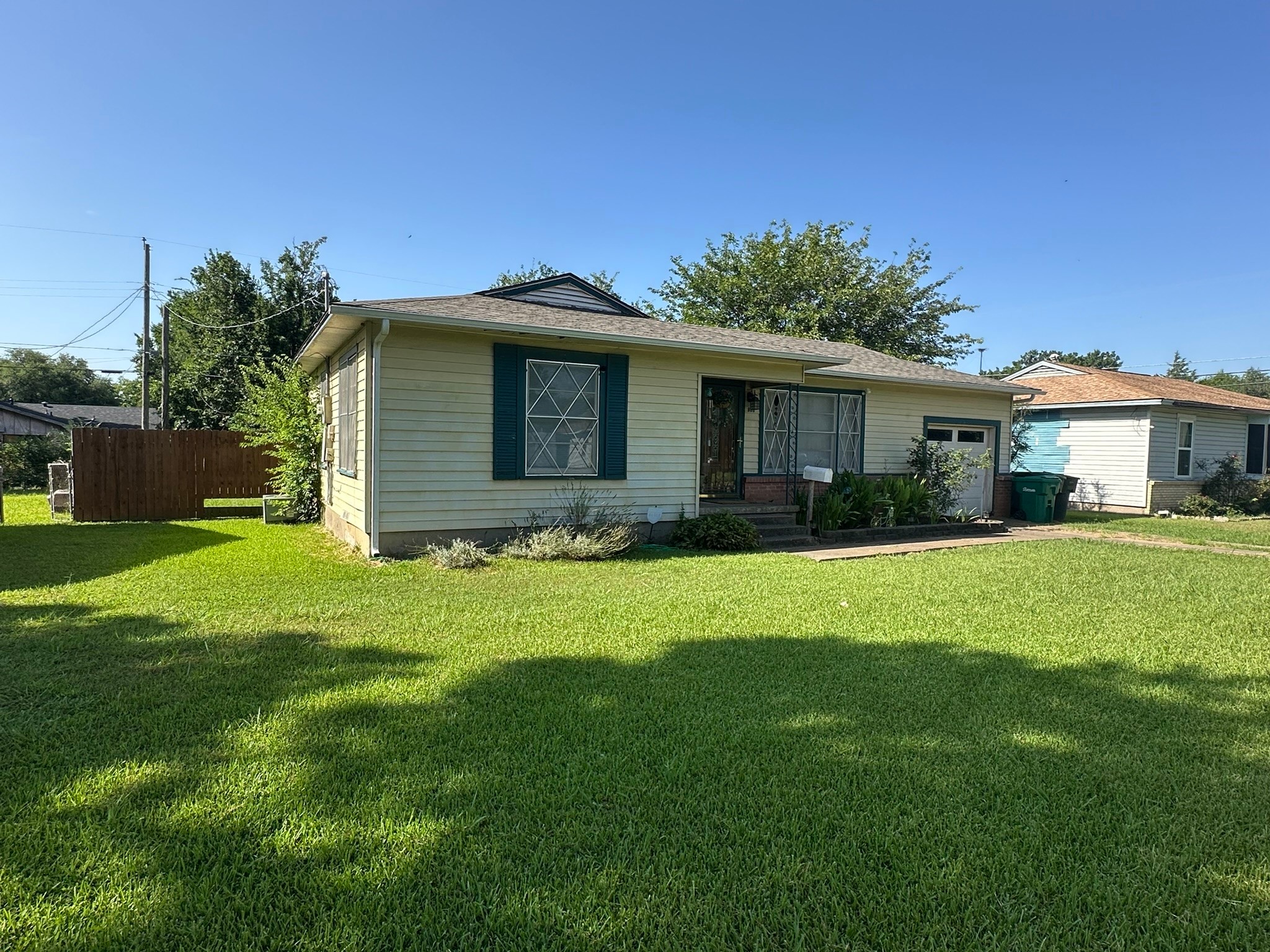 908 E Summit Street Sherman TX 75090