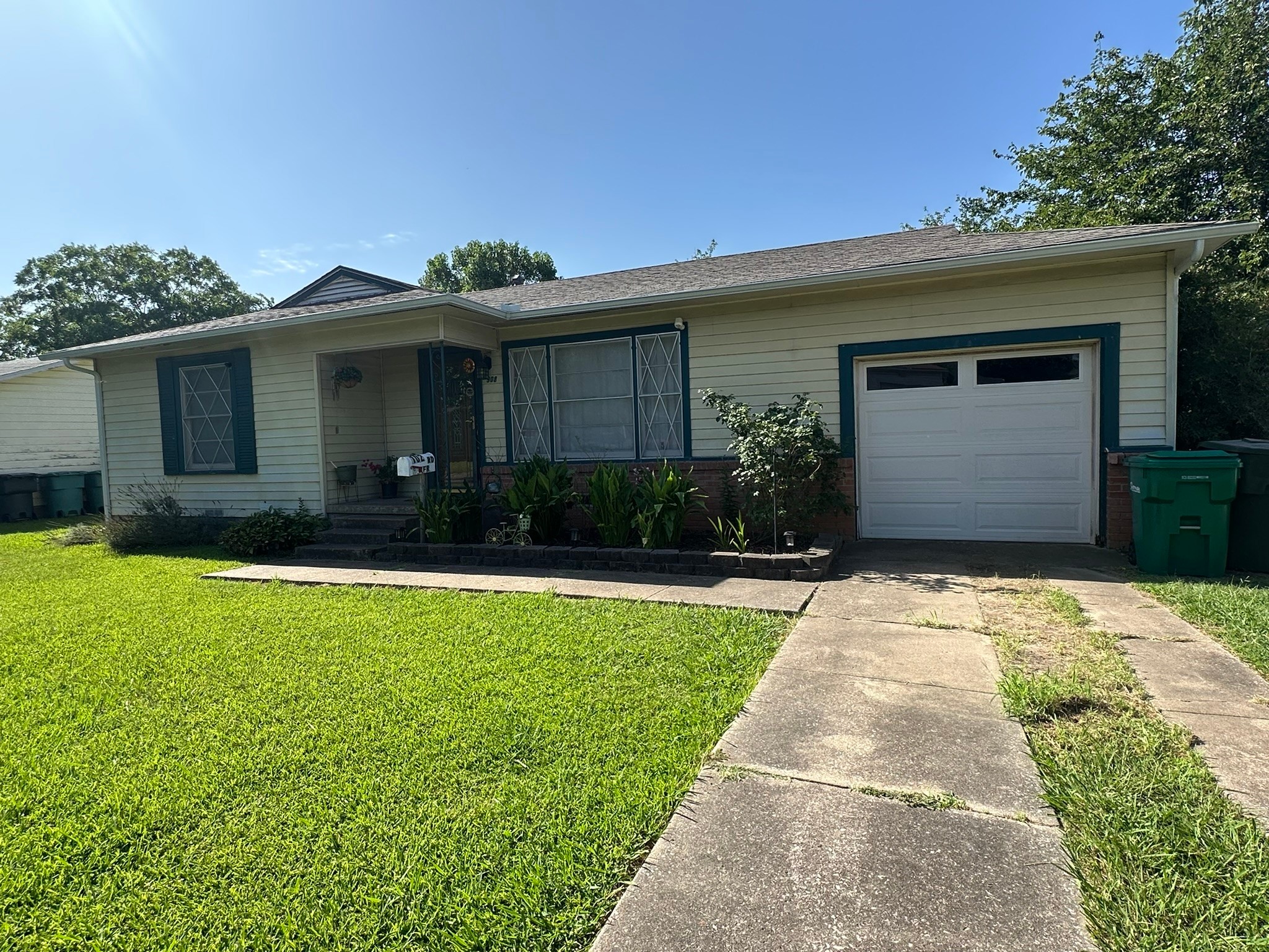 908 E Summit Street Sherman TX 75090