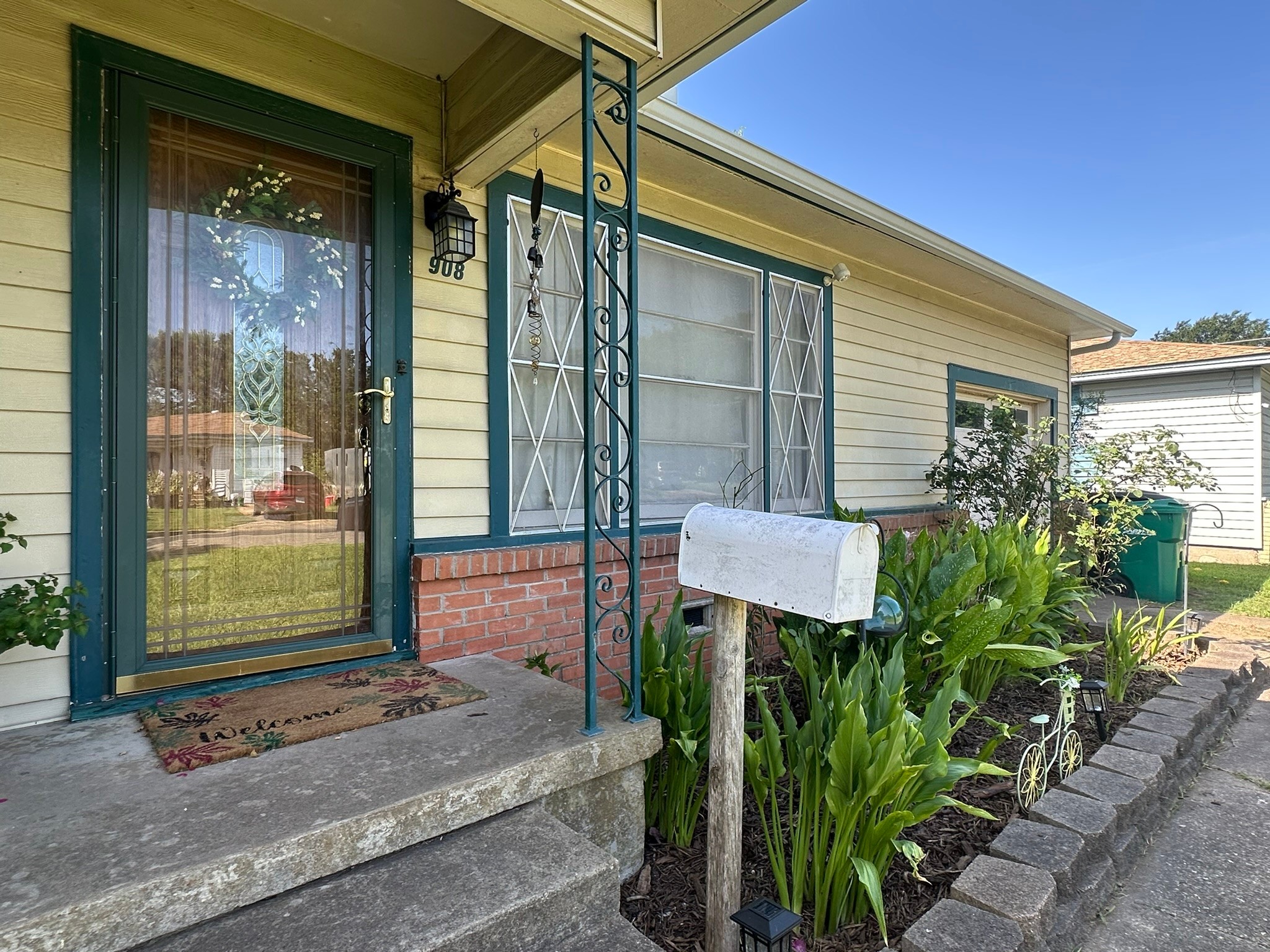 908 E Summit Street Sherman TX 75090