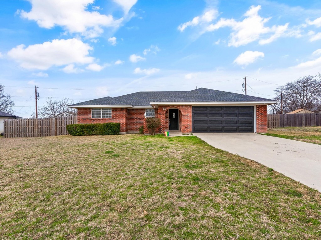 1302 S Louisiana Street Grandview TX 76050