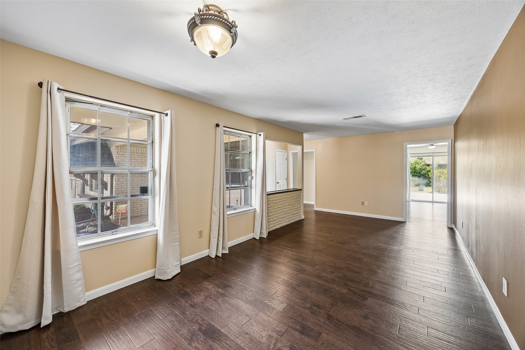 1918 Normandy Drive Irving TX 75060