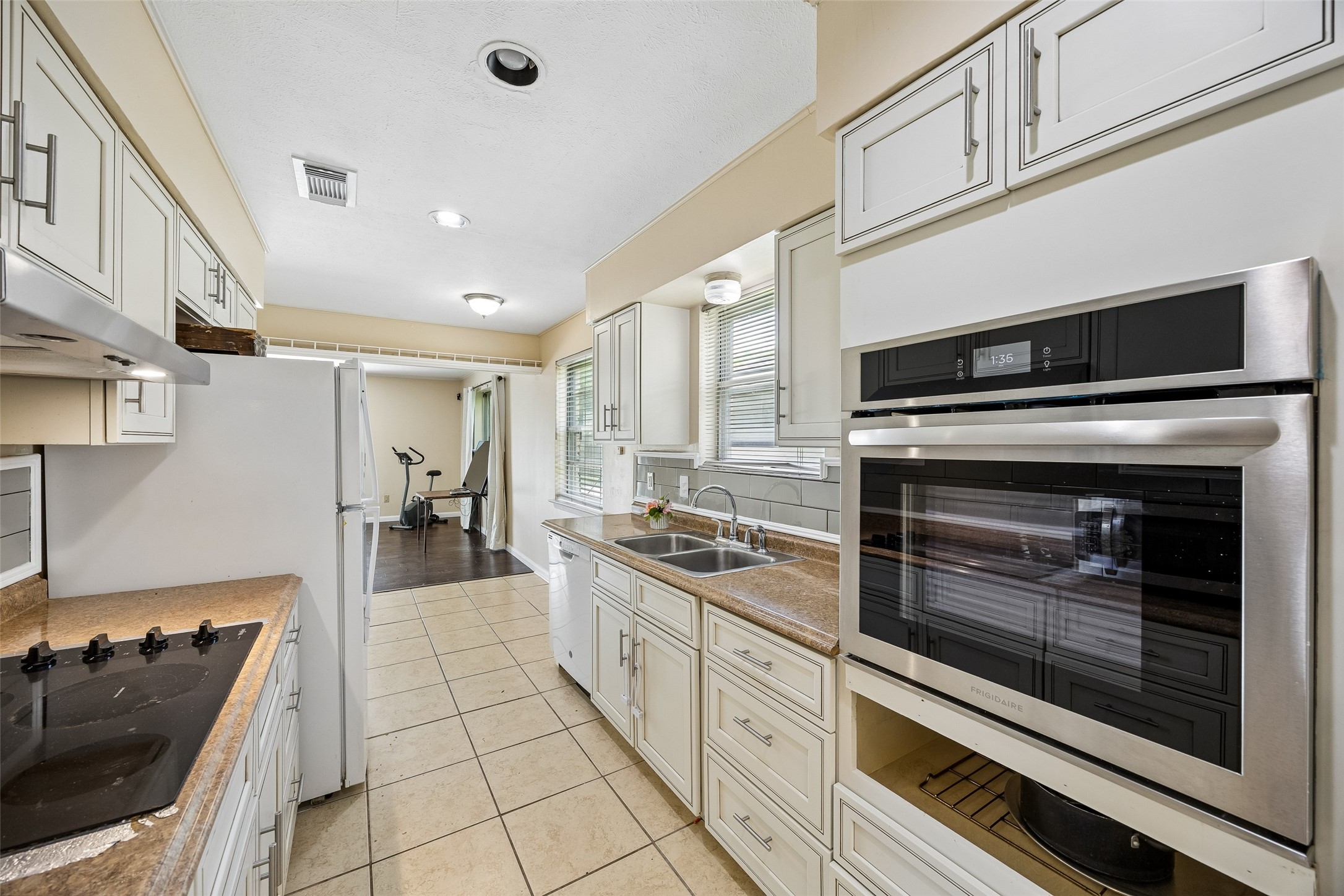 1918 Normandy Drive Irving TX 75060