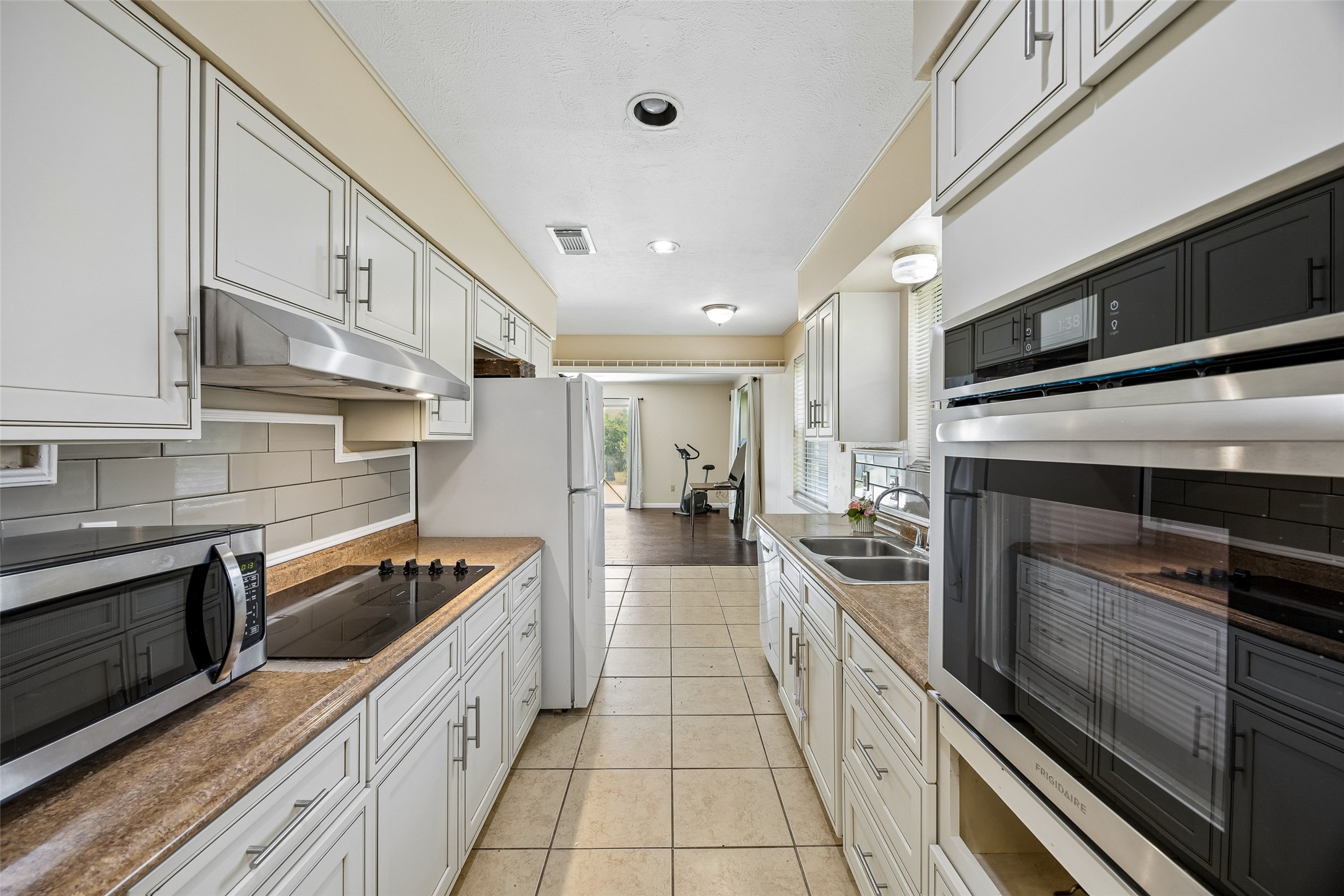 1918 Normandy Drive Irving TX 75060