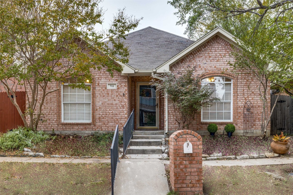711 Greenridge Drive Arlington TX 76017