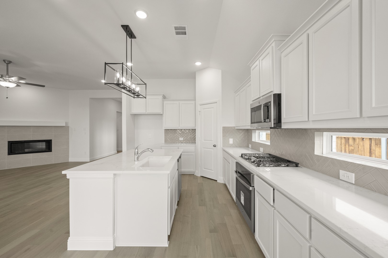 1023 Wheatland Justin TX 76247