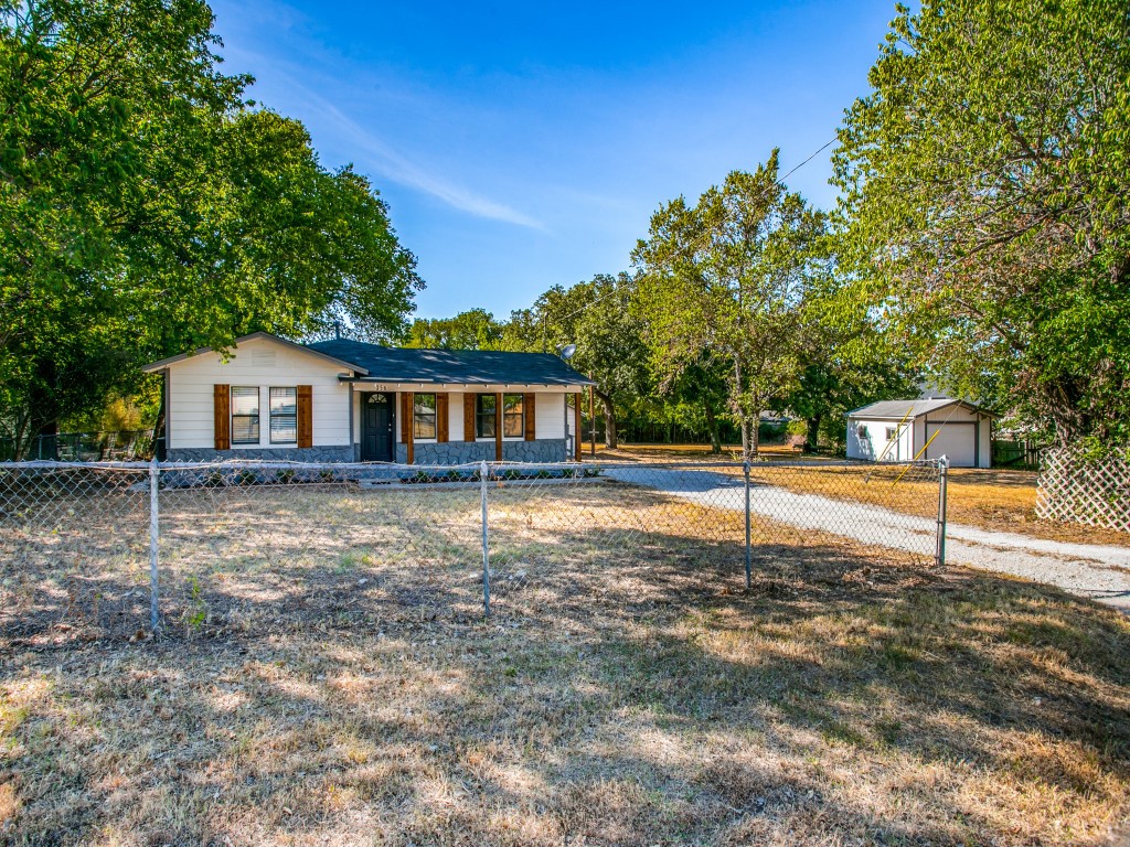 356 Shoreline Drive Azle TX 76020