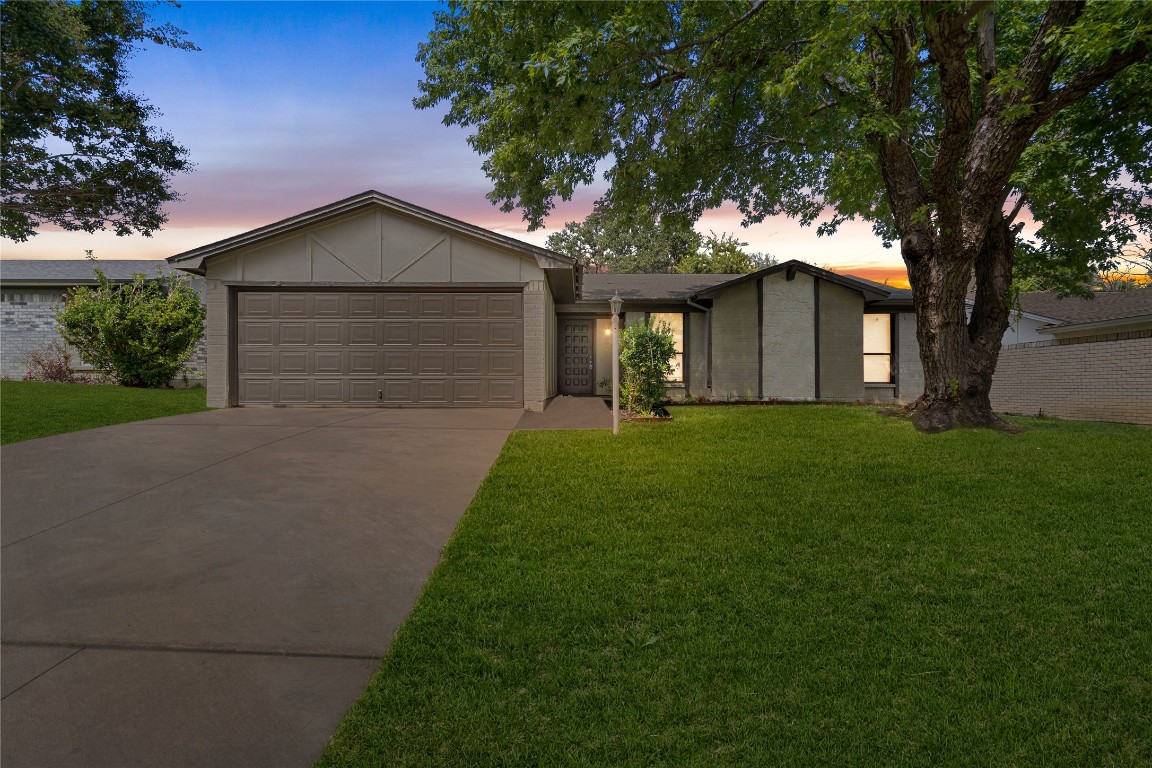 927 Lemontree Drive Arlington TX 76017