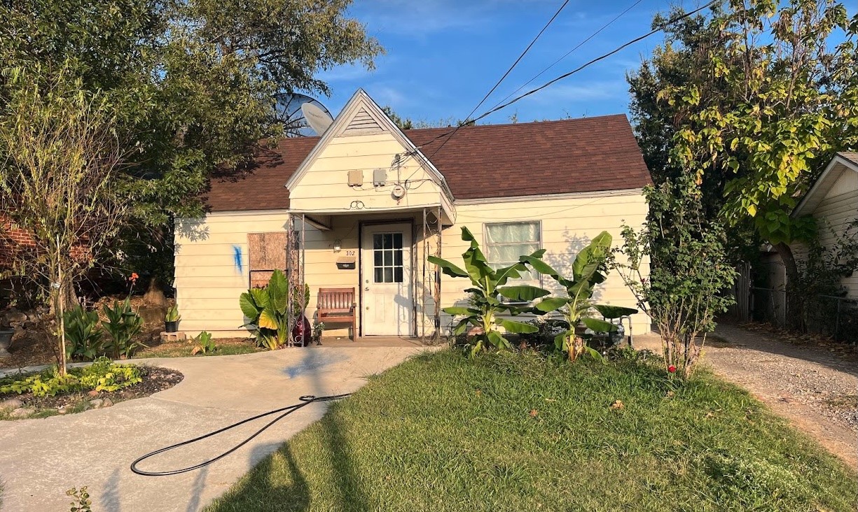 302 N Justin Avenue Dallas TX 75211