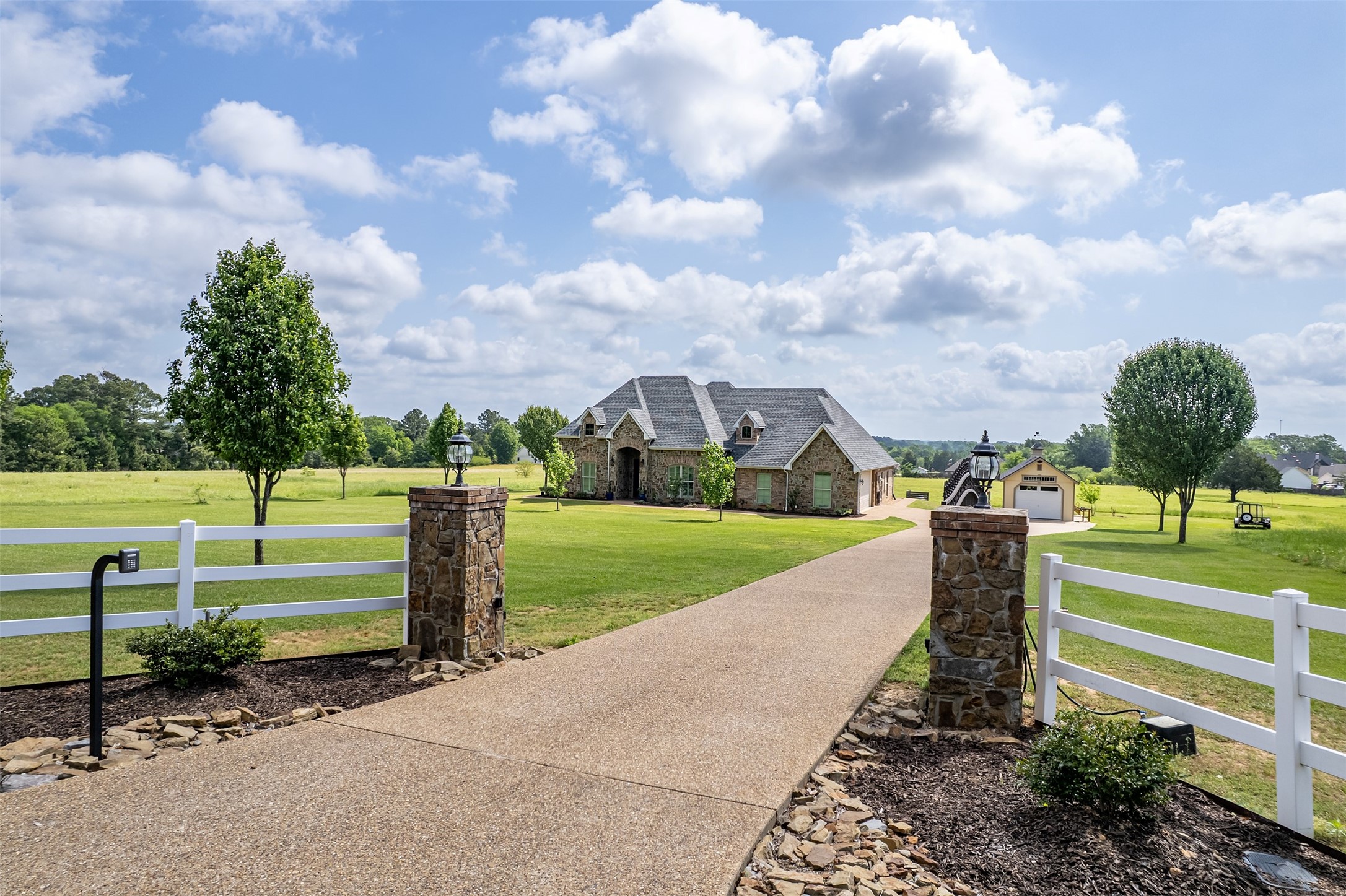 17555 County Road 1108 Flint TX 75762