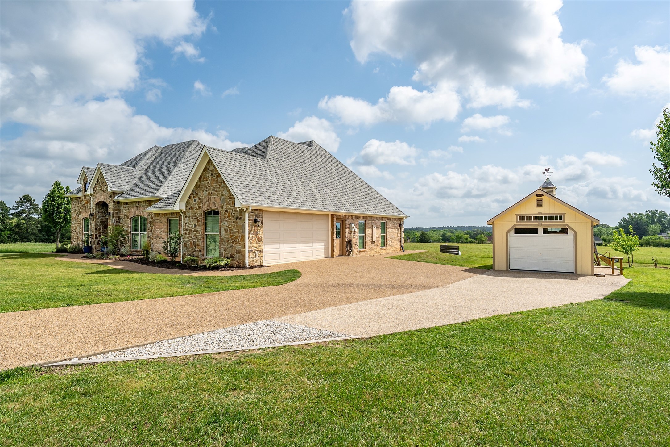 17555 County Road 1108 Flint TX 75762