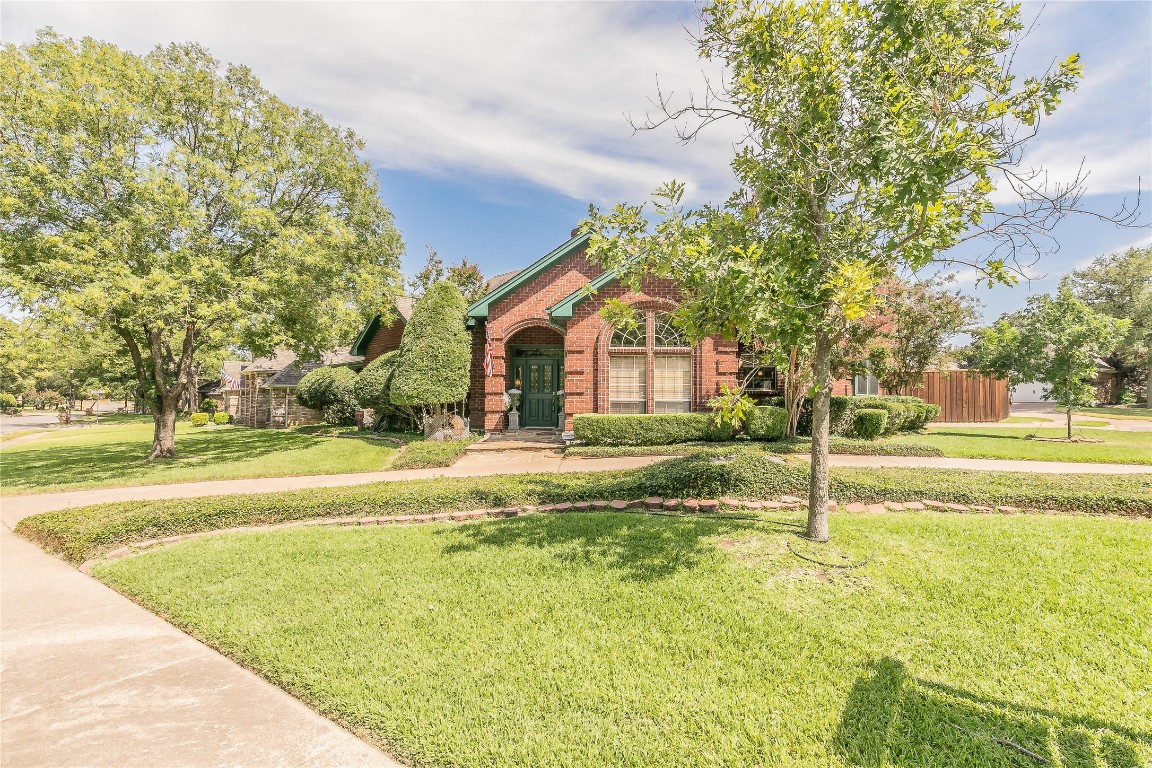 1800 Arthurs Circle Bedford TX 76021
