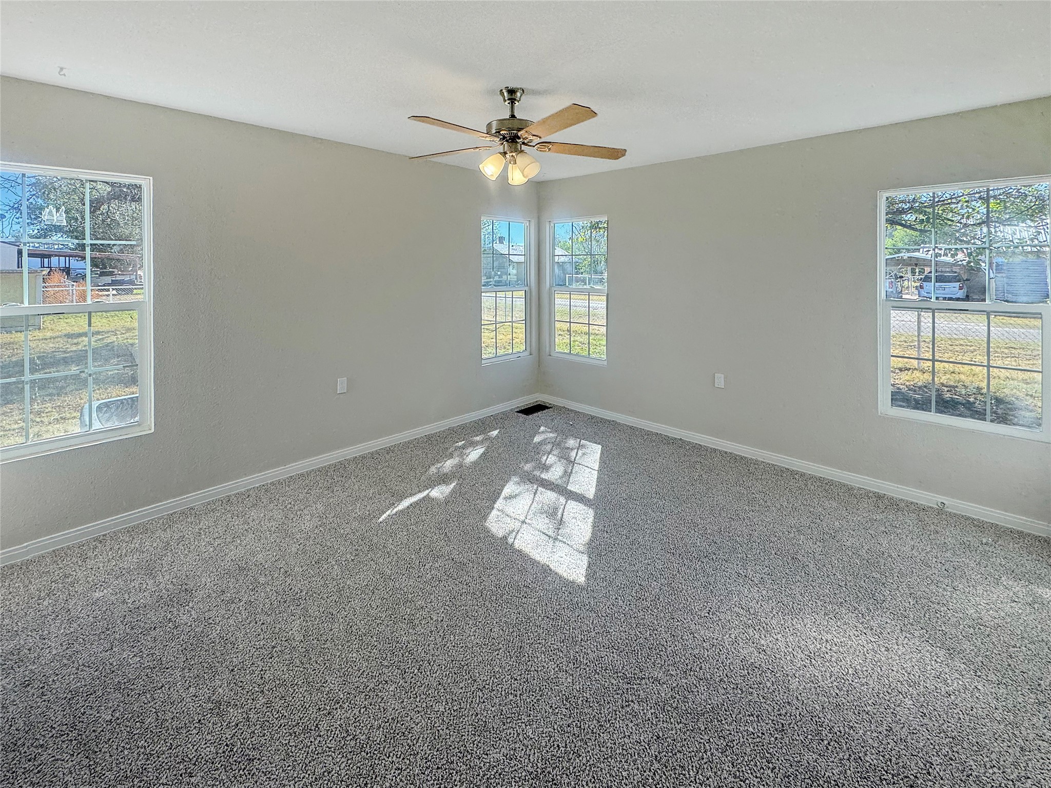 211 Oak Roscoe TX 79545