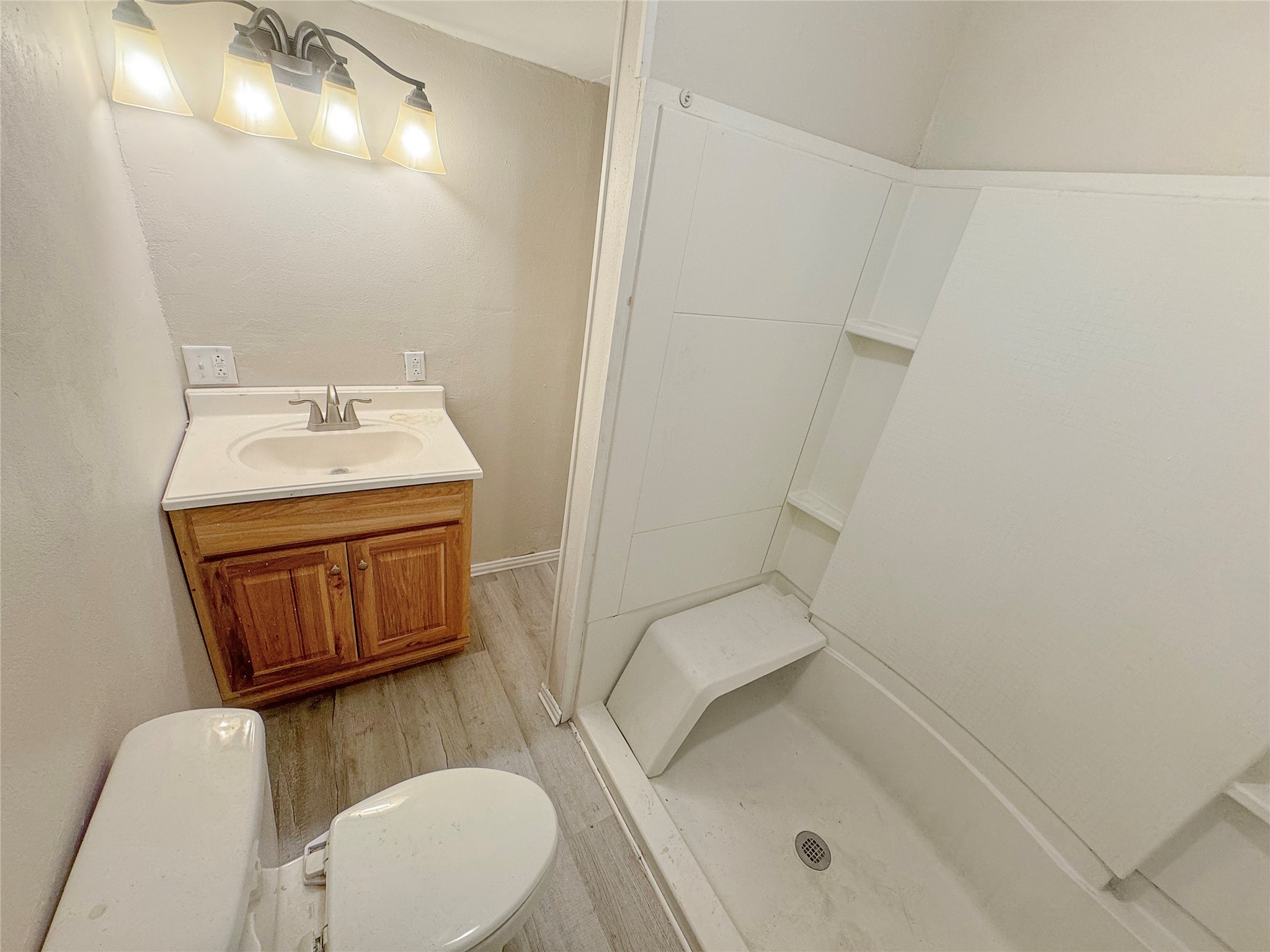 211 Oak Roscoe TX 79545