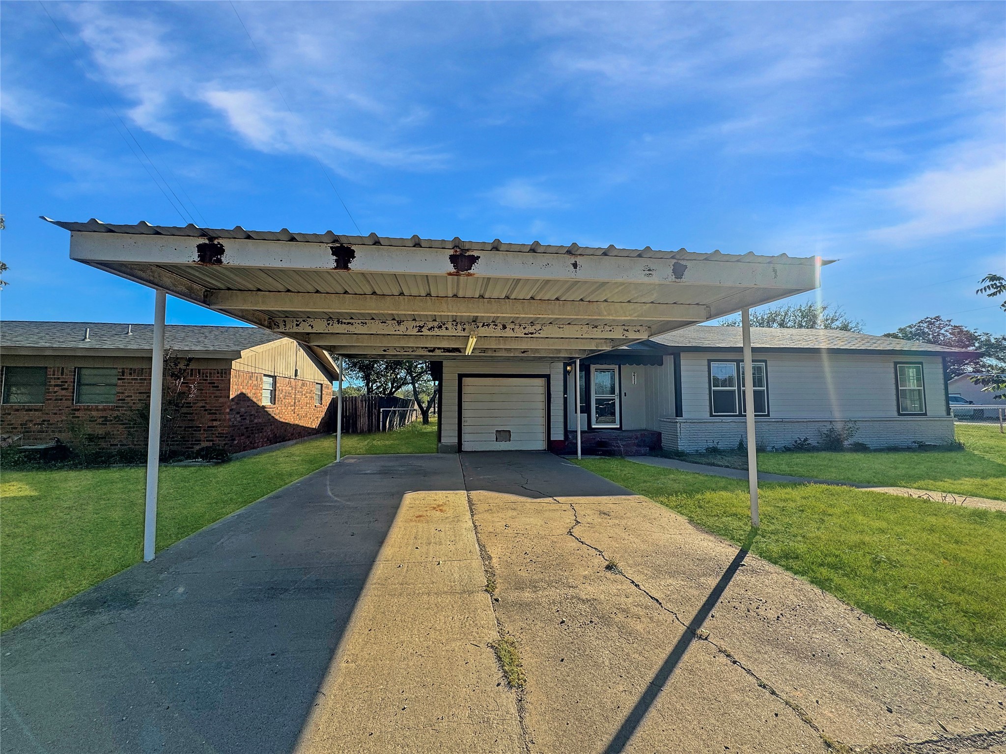 211 Oak Roscoe TX 79545