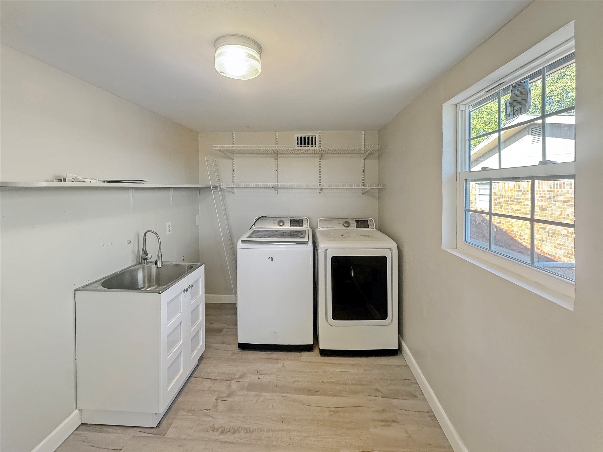 211 Oak Roscoe TX 79545