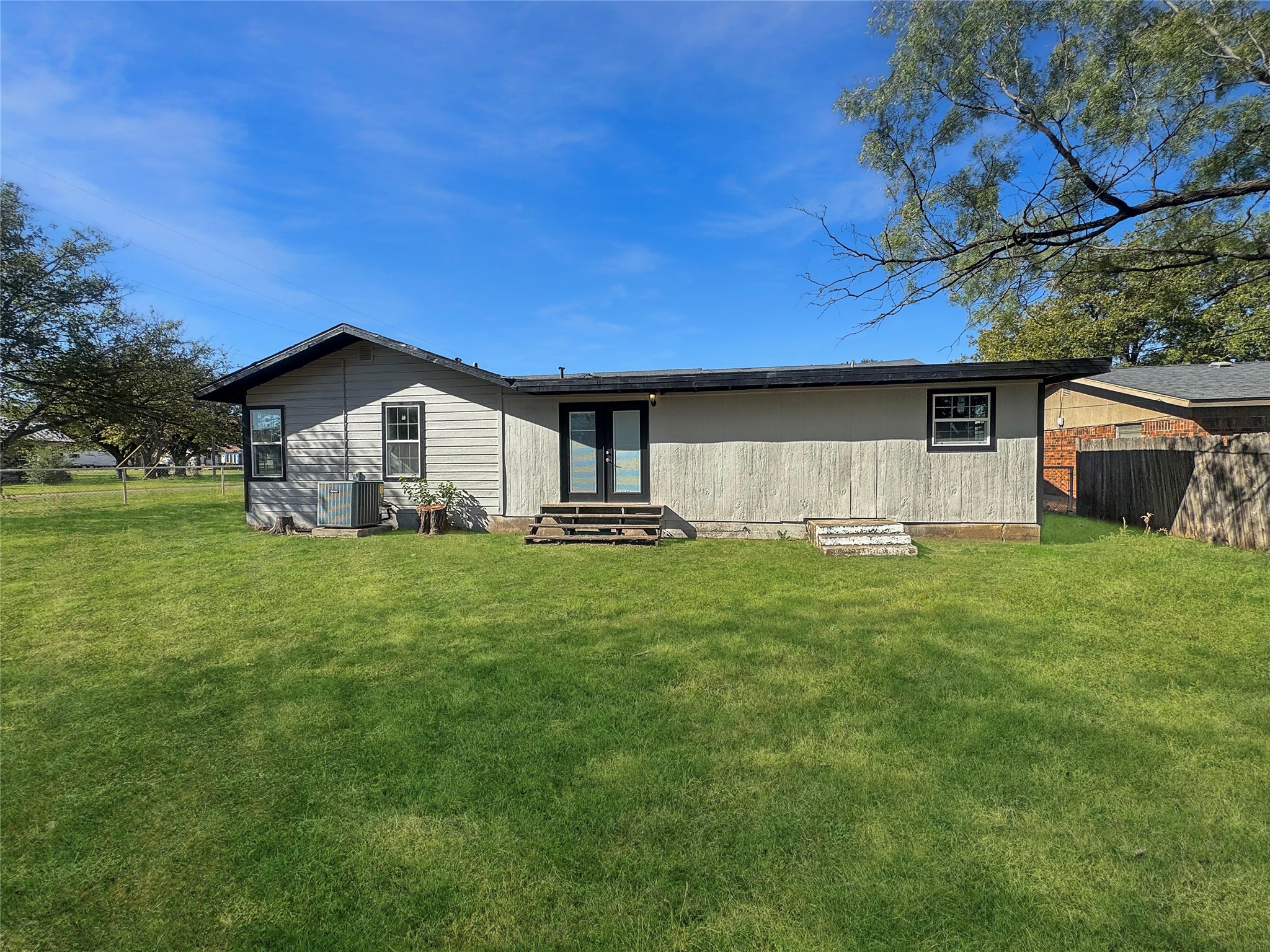211 Oak Roscoe TX 79545