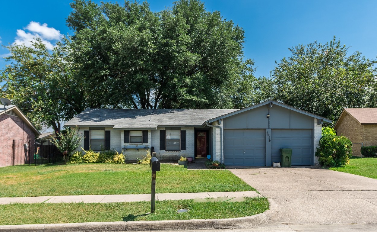 1016 Dawnview Street Arlington TX 76014