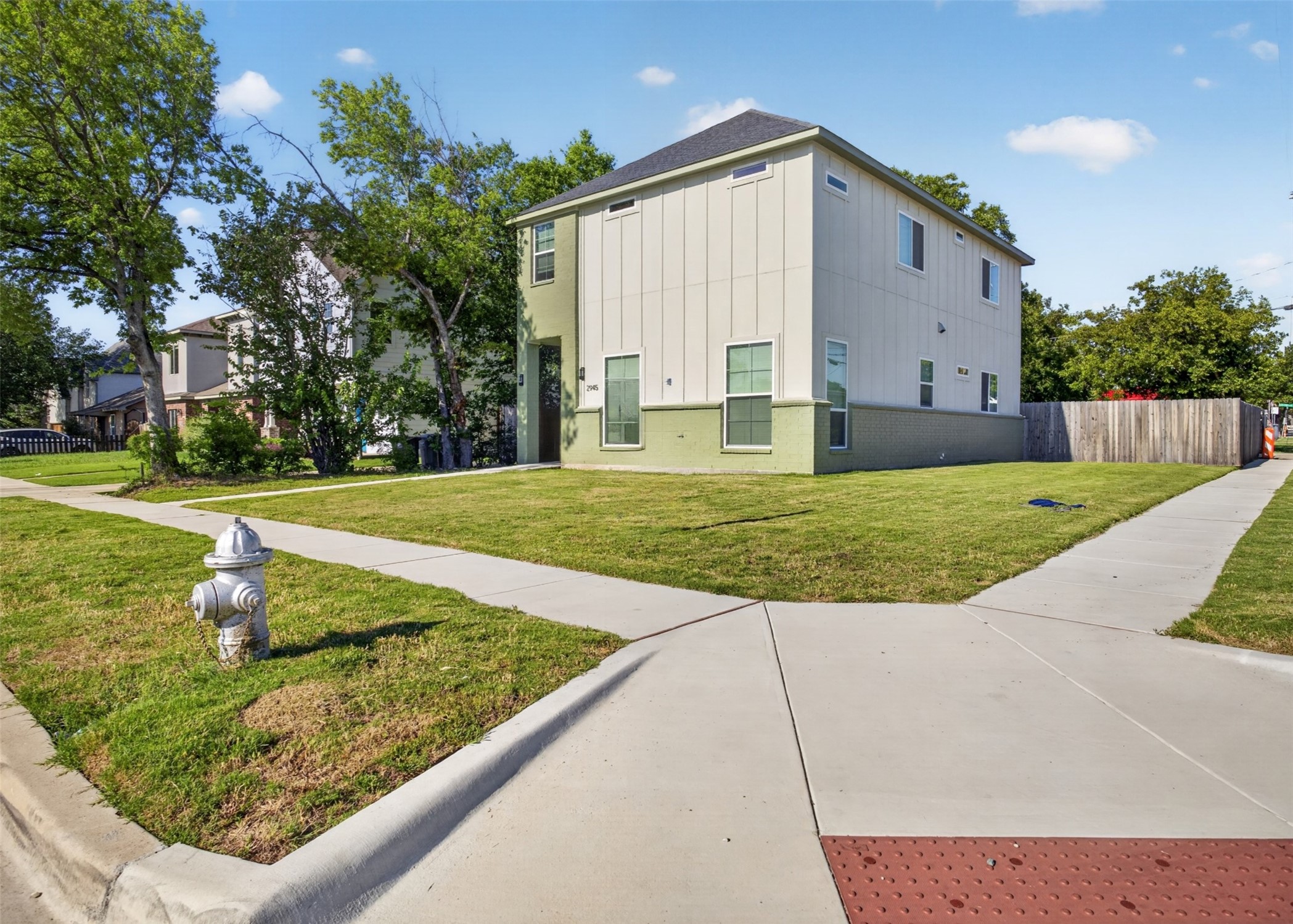 2945 Gordon Avenue Fort Worth TX 76110