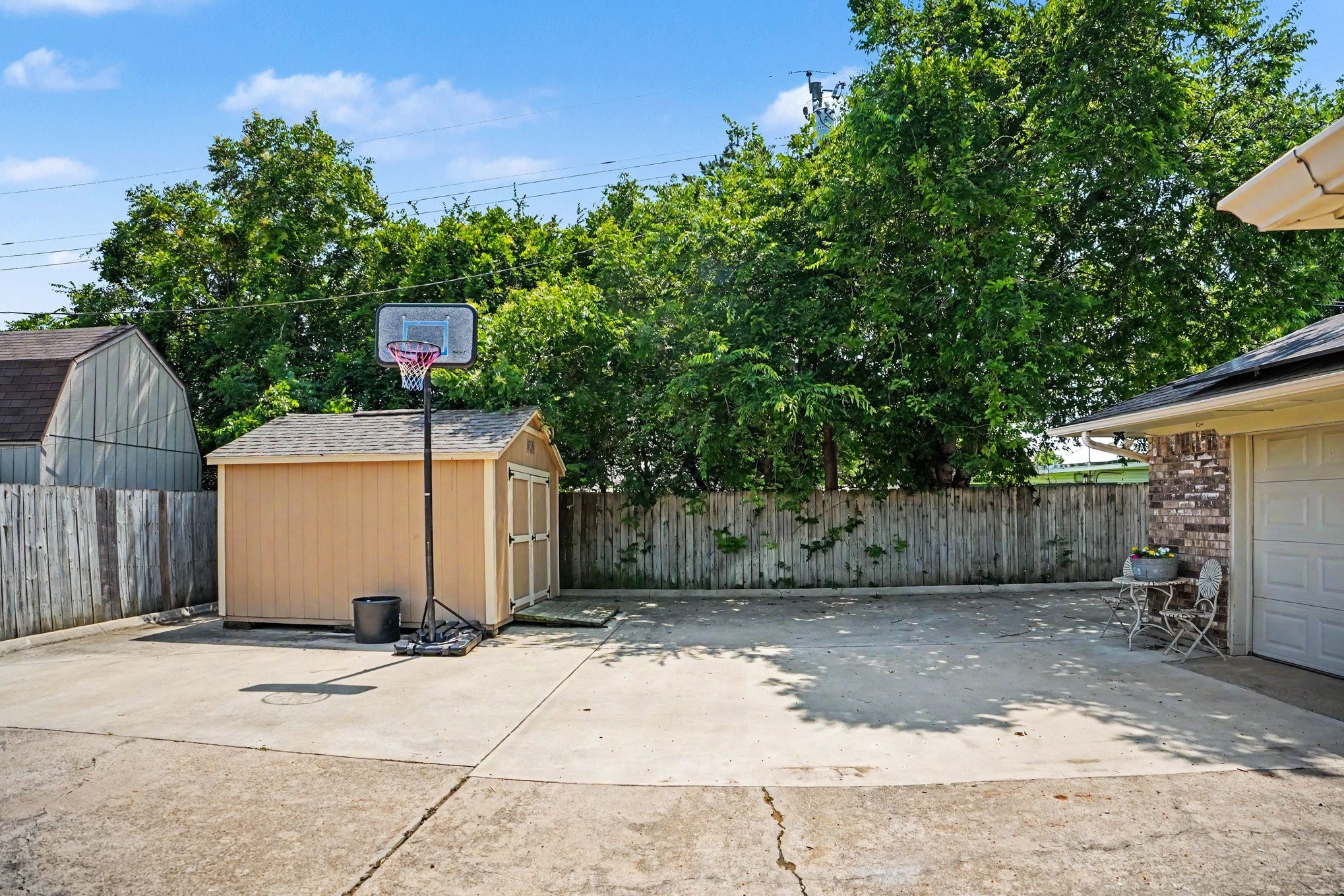 2505 Douglas Avenue Irving TX 75062