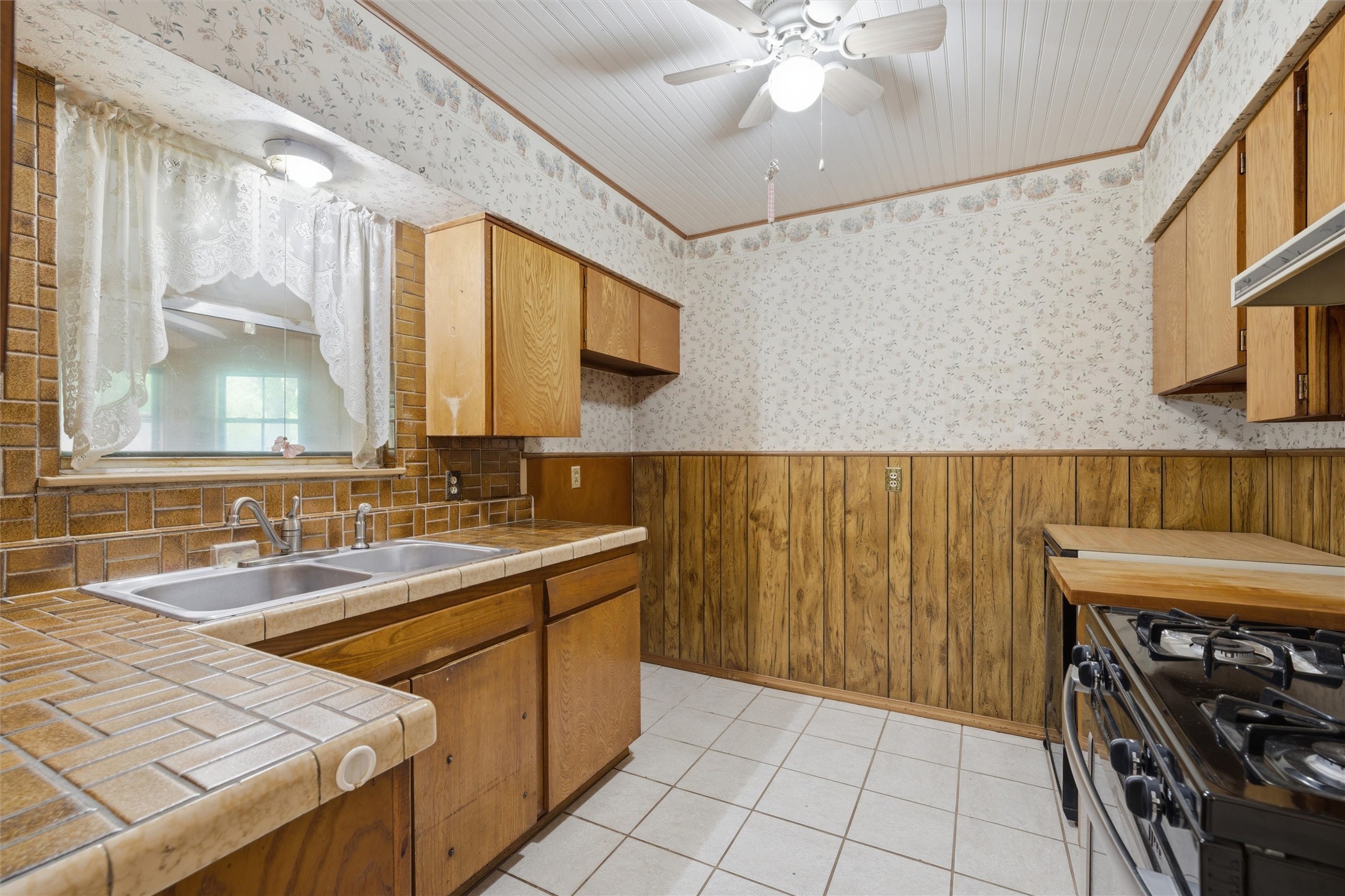 4137 Hiland Drive Beverly Hills TX 76711