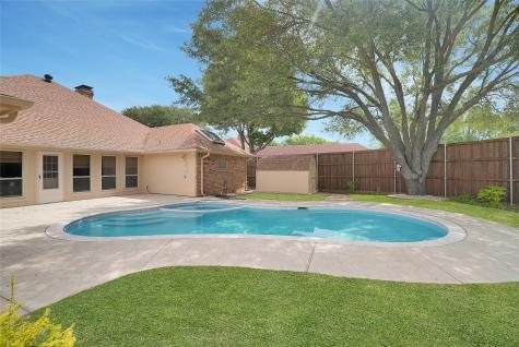 1304 Carriage Creek Drive Desoto TX 75115