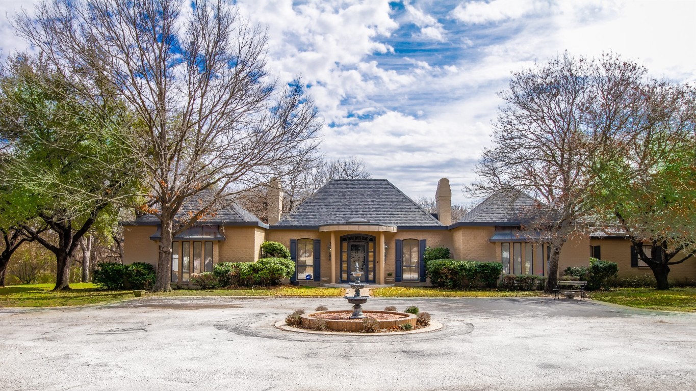 1902 Oakridge Trail Bridgeport TX 76426