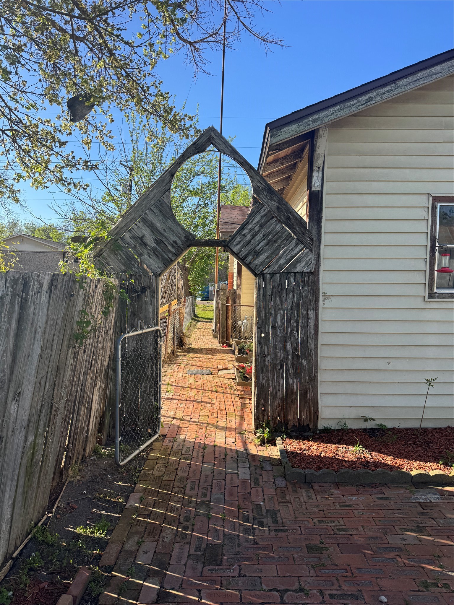 809 E Palestine Street Mexia TX 76667