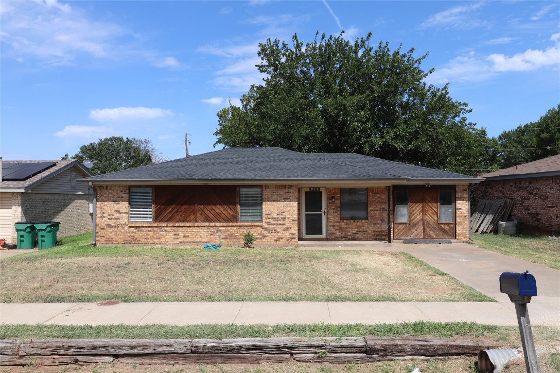 912 N Henrietta Street Henrietta TX 76365