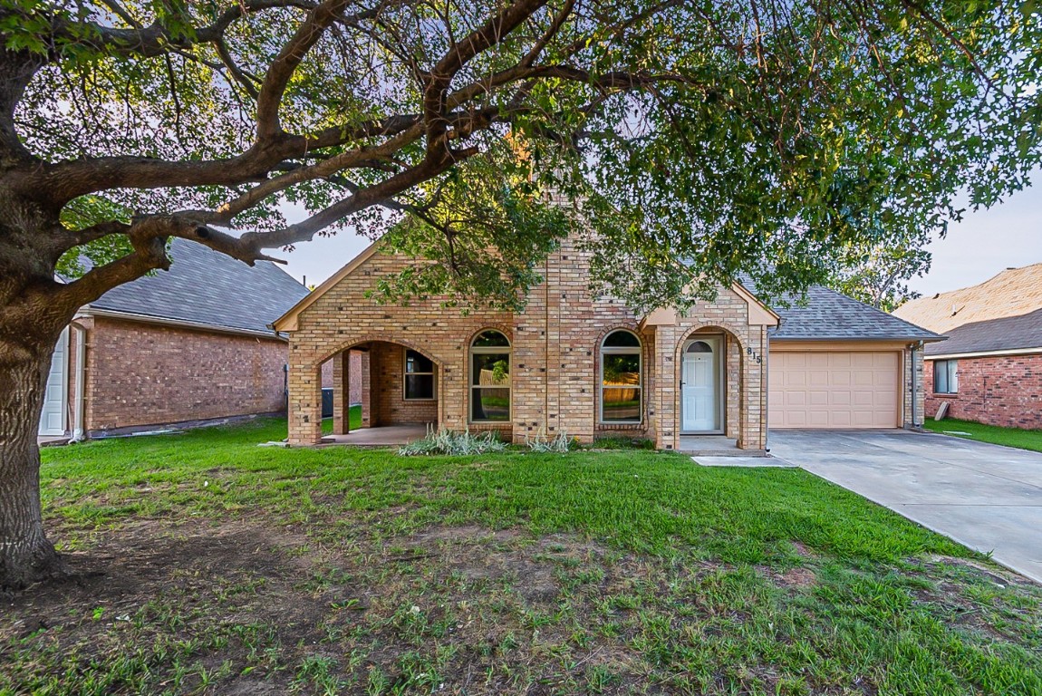 815 Meadowdale Road Arlington TX 76017