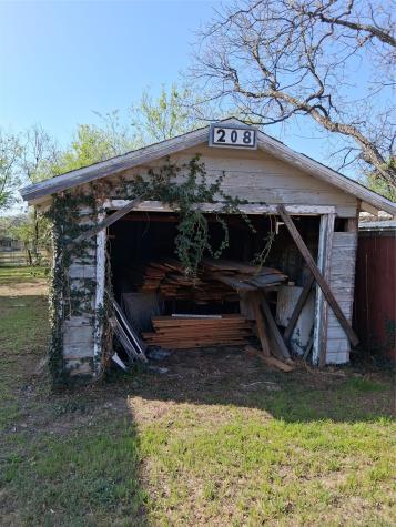208 E 4th Street Coleman TX 76834