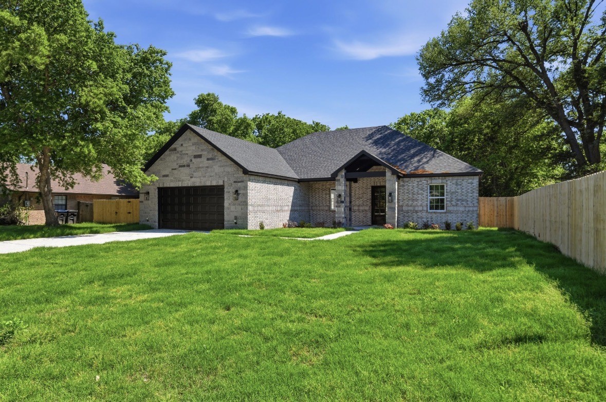 1011 Division Street Greenville TX 75401
