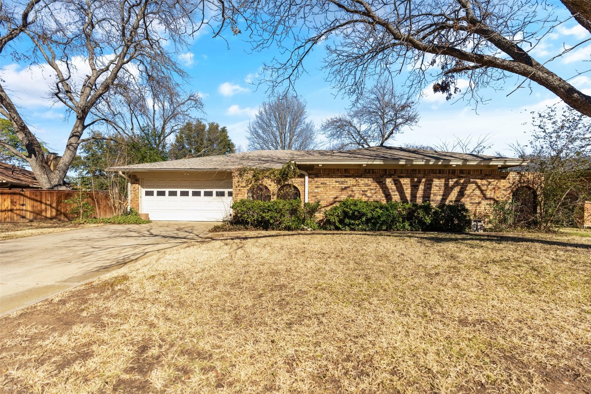 2205 Pin Oak Lane Arlington TX 76012