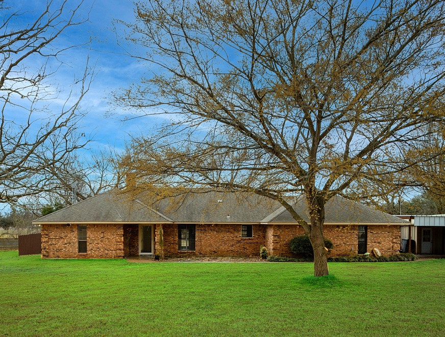 1098 Lois Lane Kaufman TX 75142