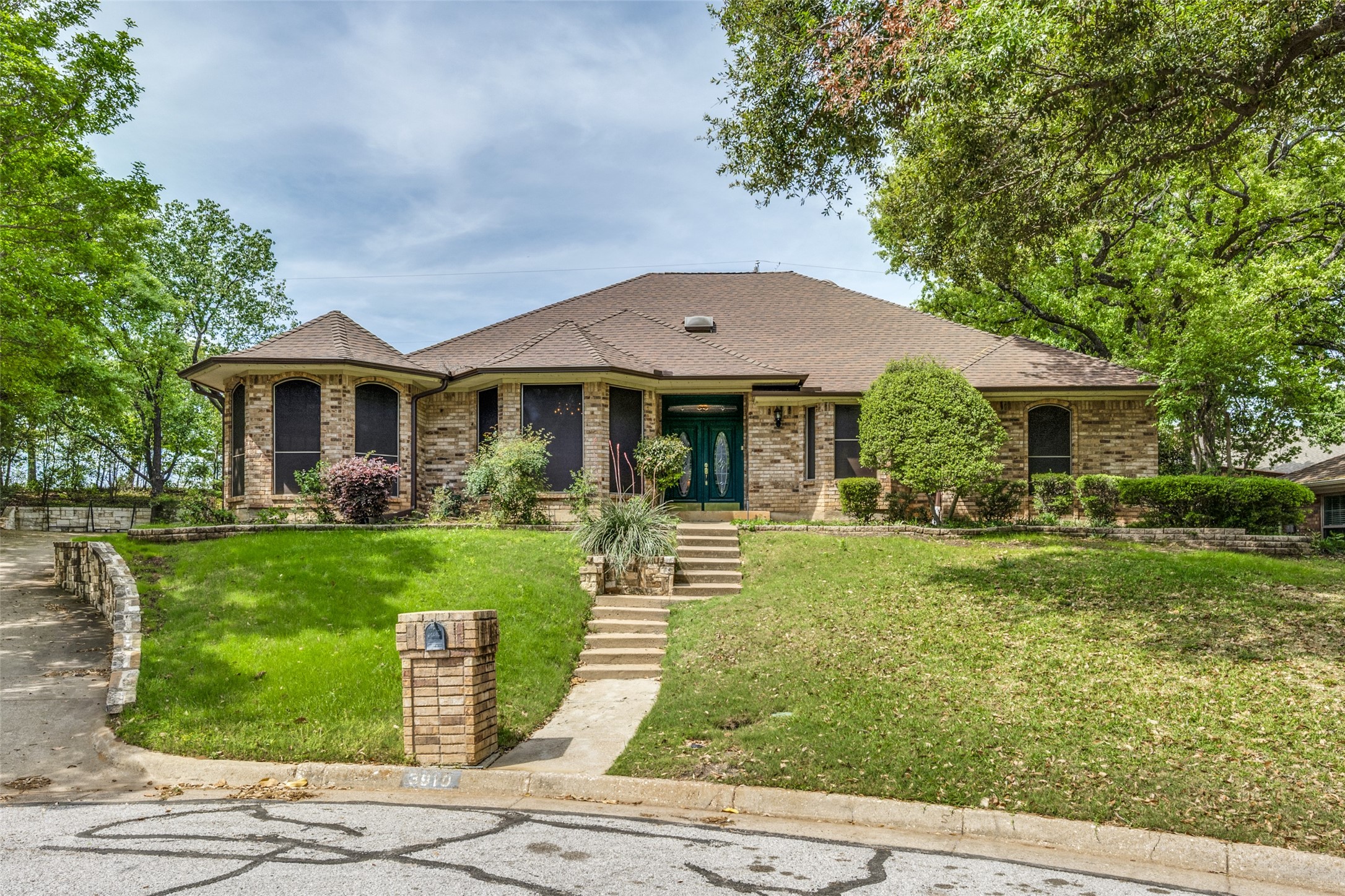 3910 Cross Bend Court Arlington TX 76016