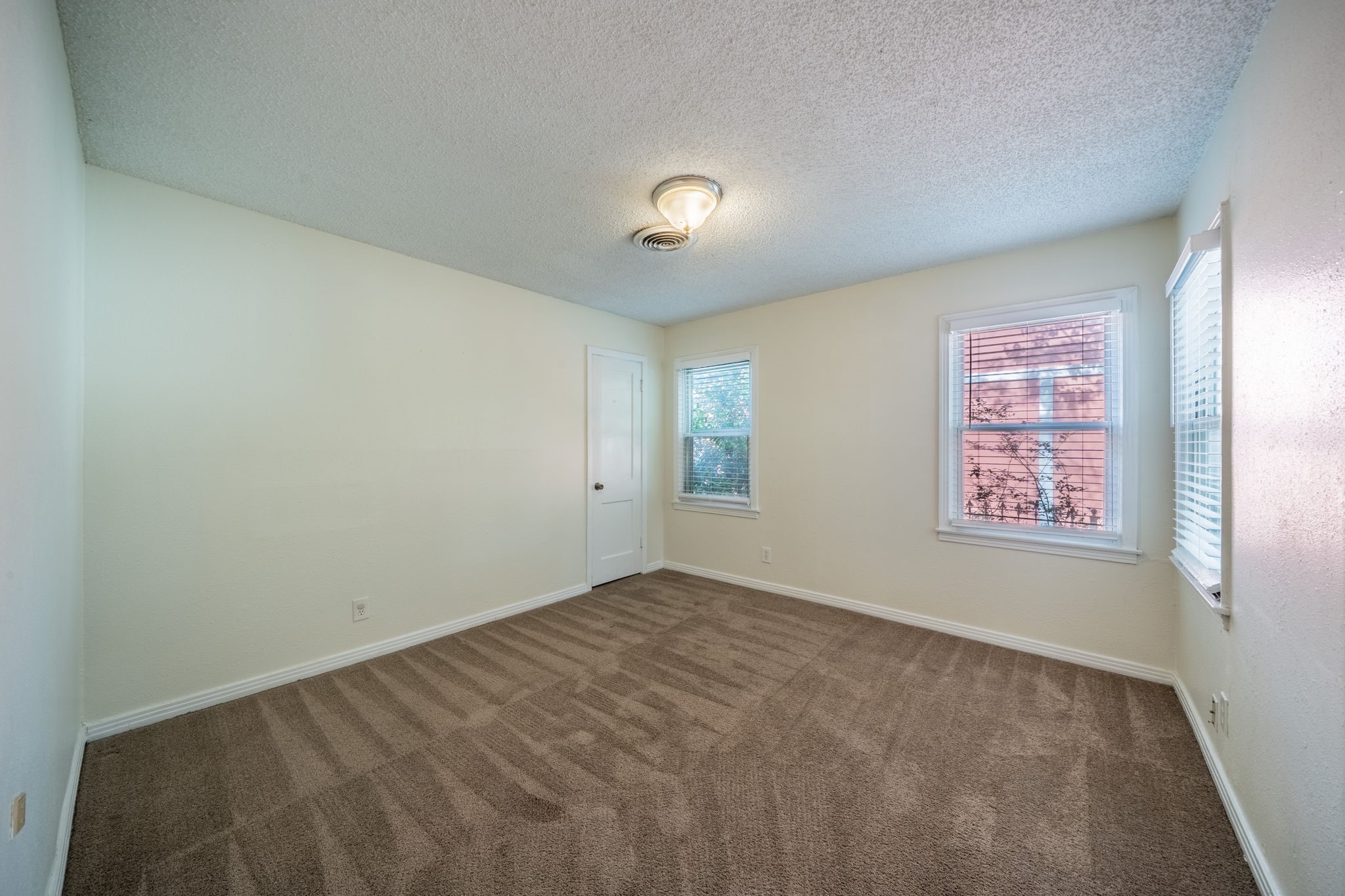 2526 Rolinda Drive Dallas TX 75211