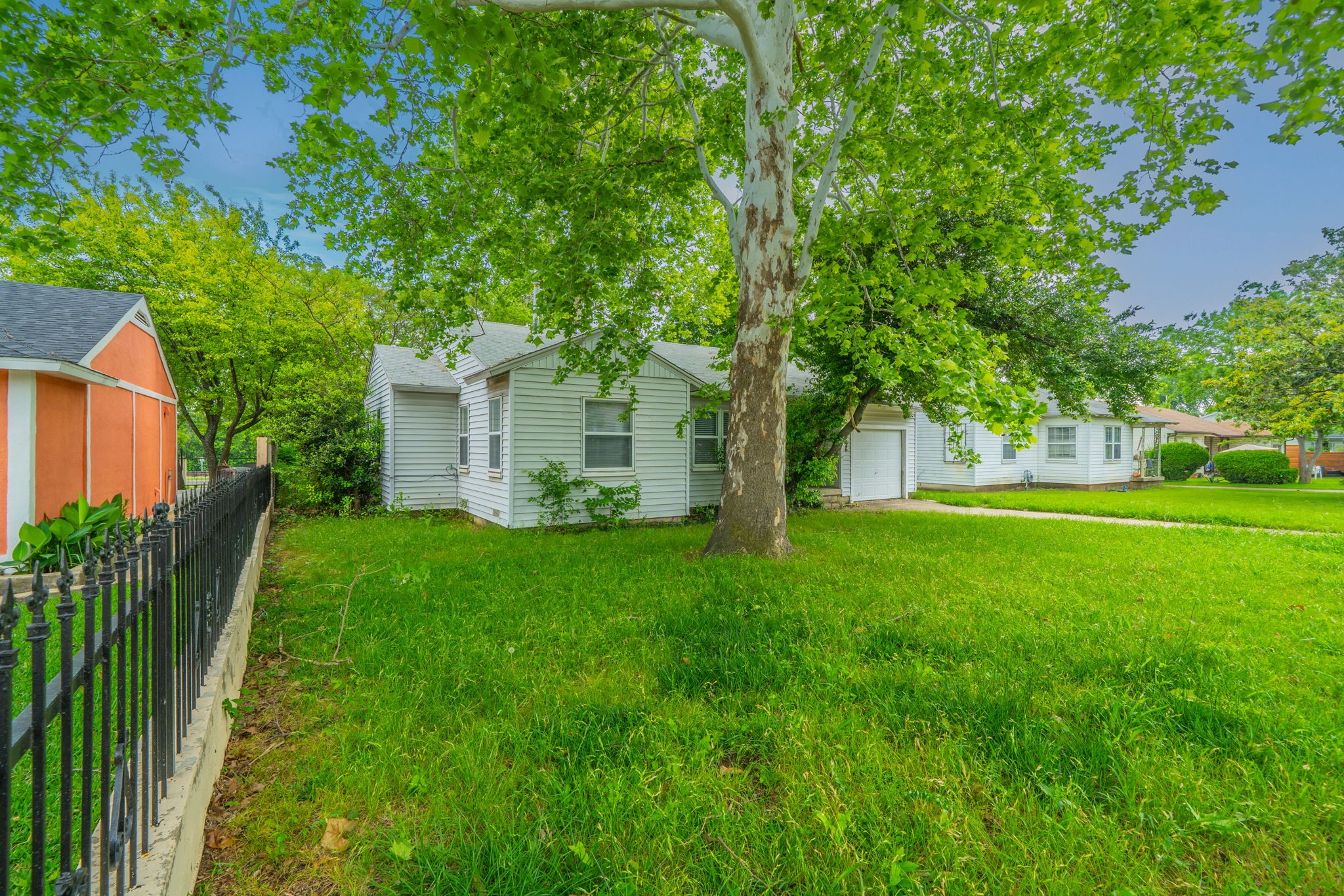 2526 Rolinda Drive Dallas TX 75211