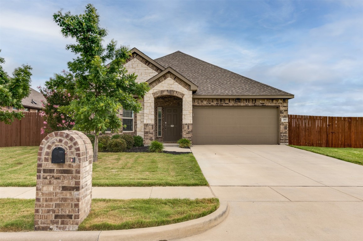 203 Lacy Oak Lane Waxahachie TX 75165