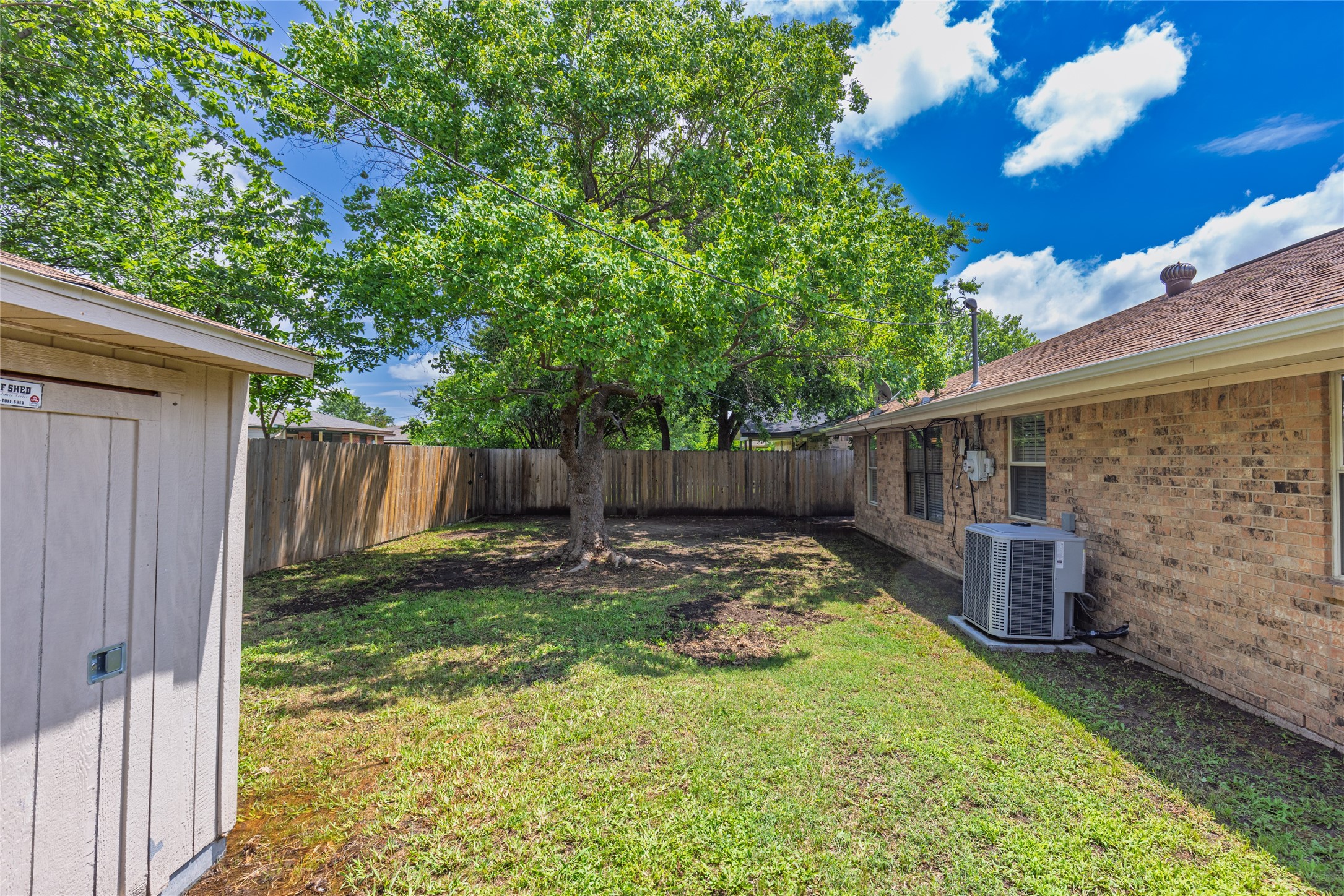 824 Meadowdale Drive Royse City TX 75189