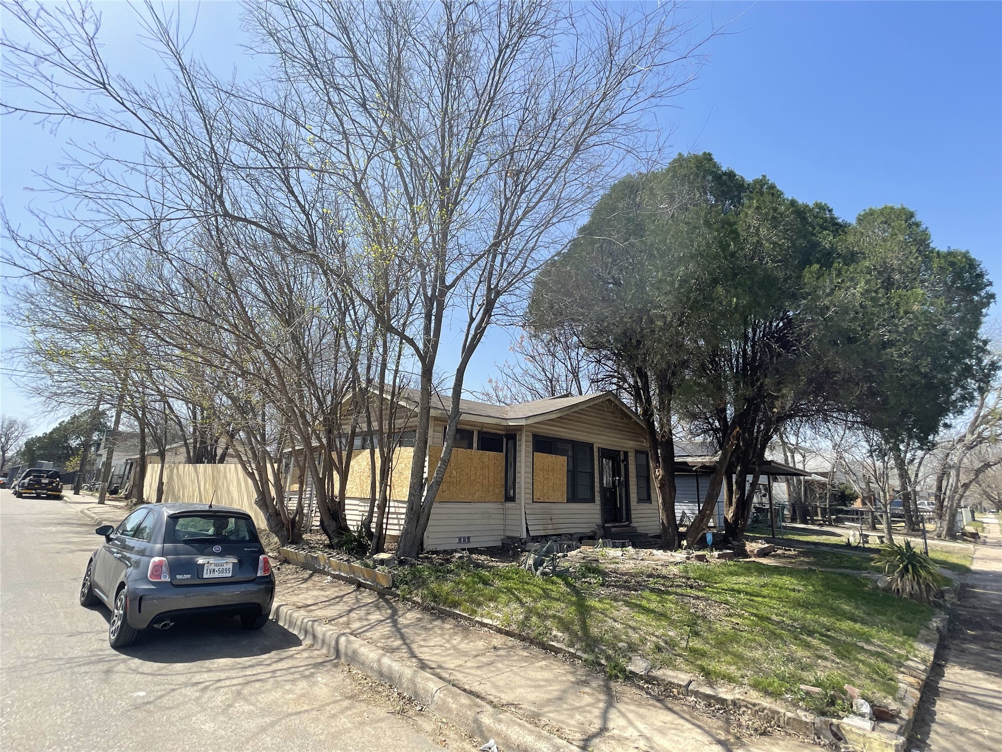 1136 E Leuda Street Fort Worth TX 76104