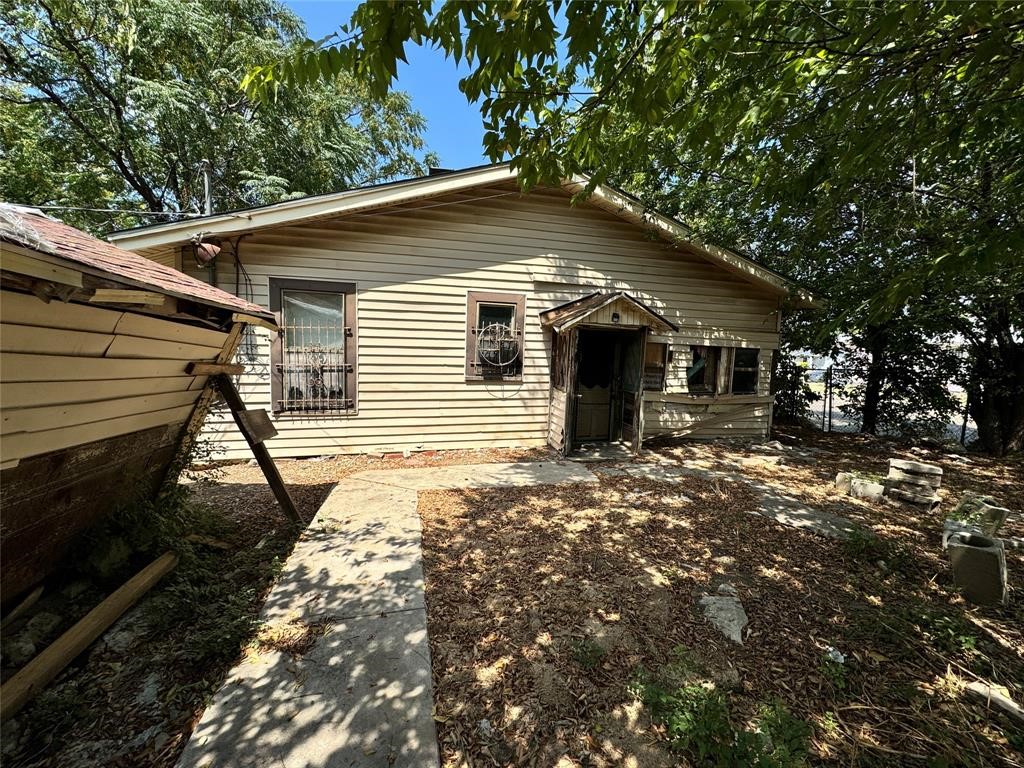 1136 E Leuda Street Fort Worth TX 76104