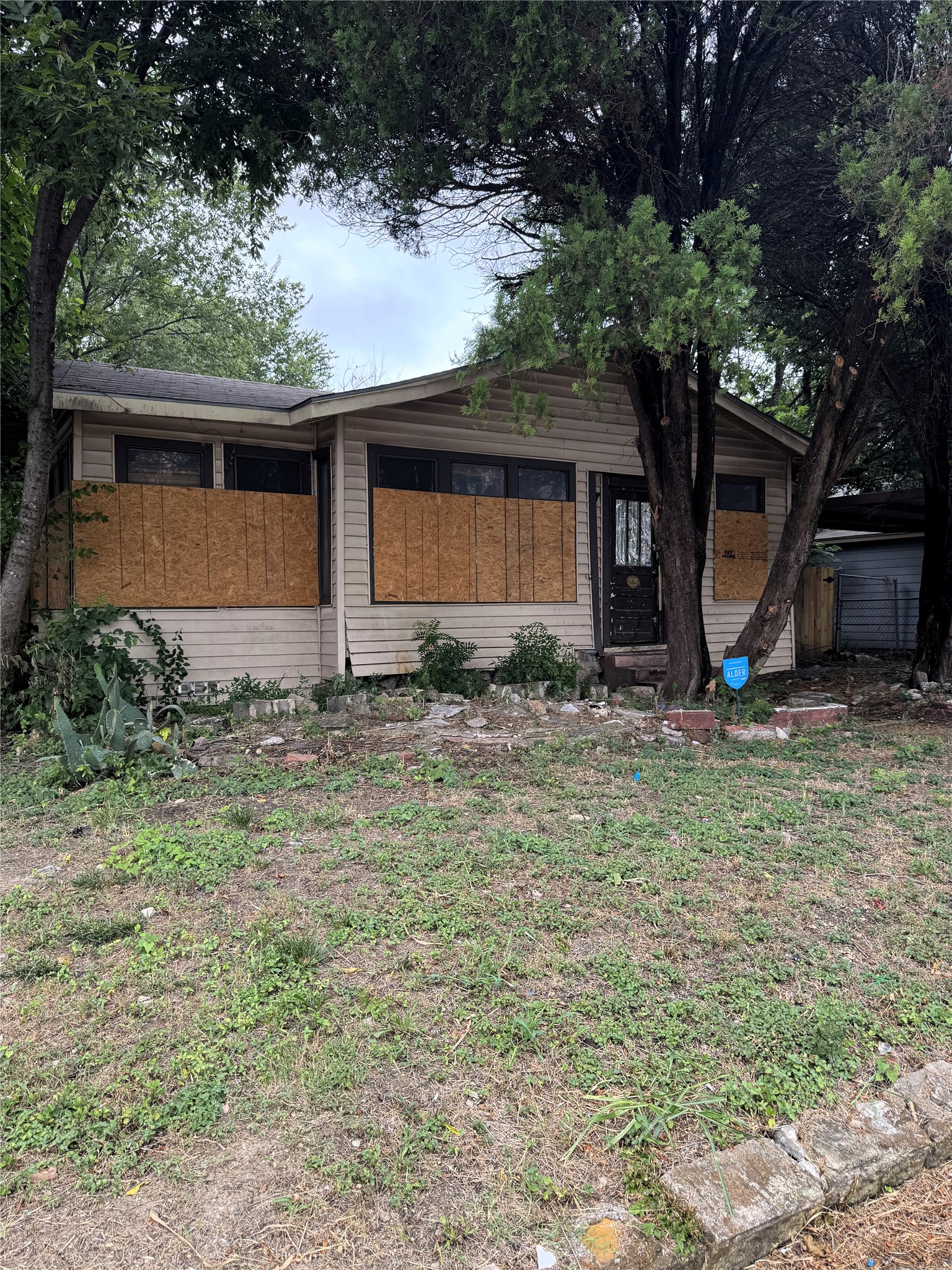 1136 E Leuda Street Fort Worth TX 76104
