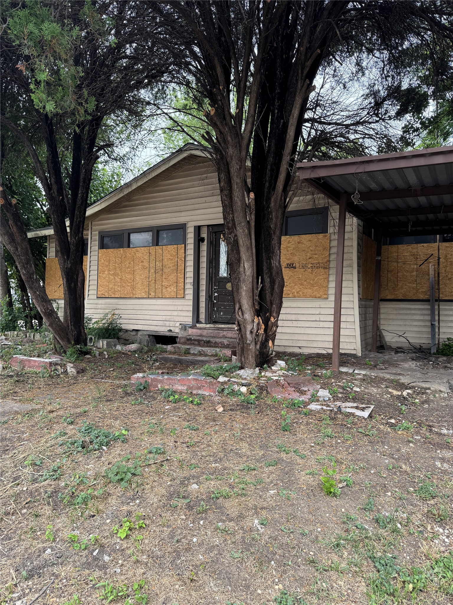 1136 E Leuda Street Fort Worth TX 76104