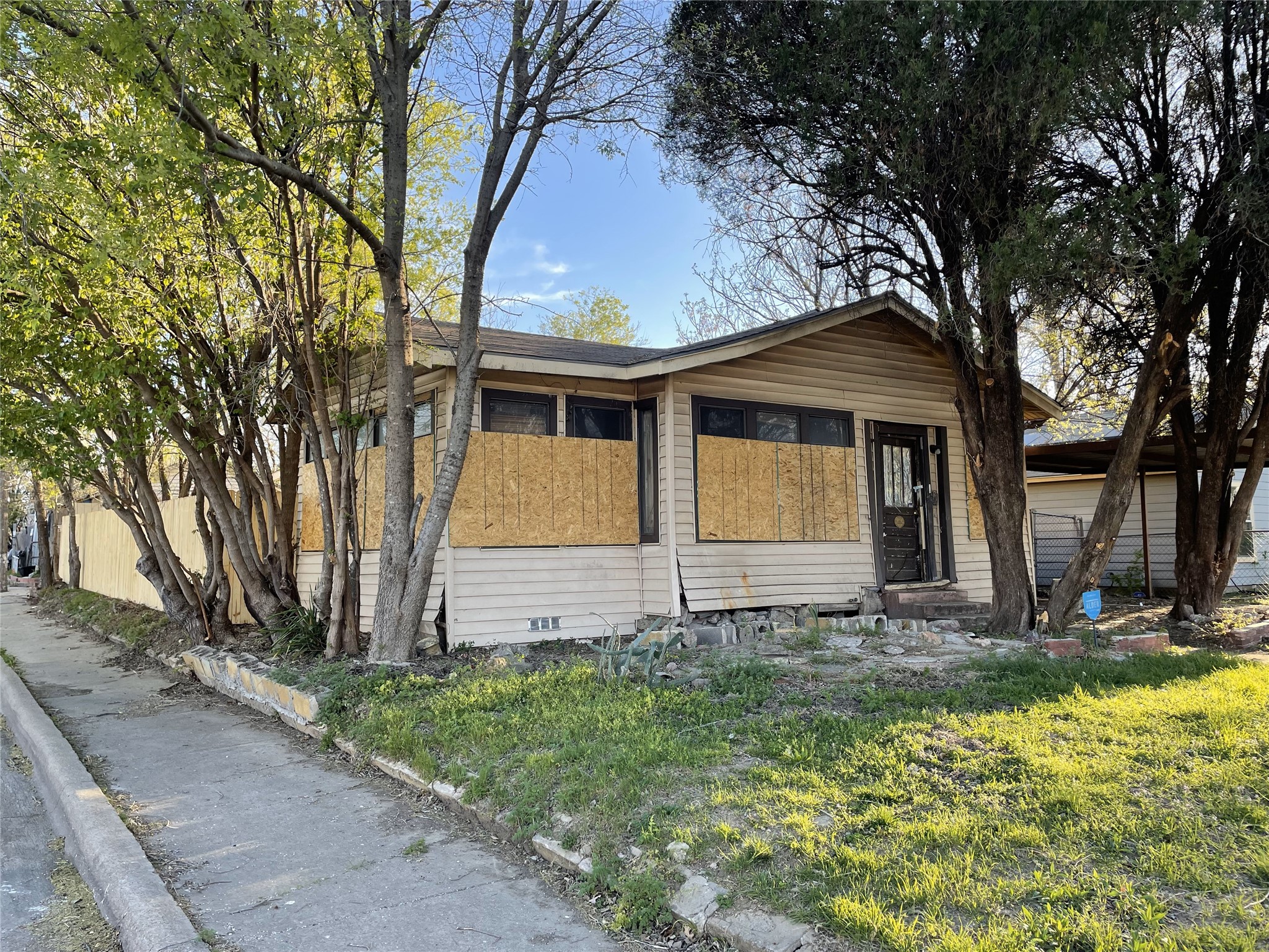 1136 E Leuda Street Fort Worth TX 76104