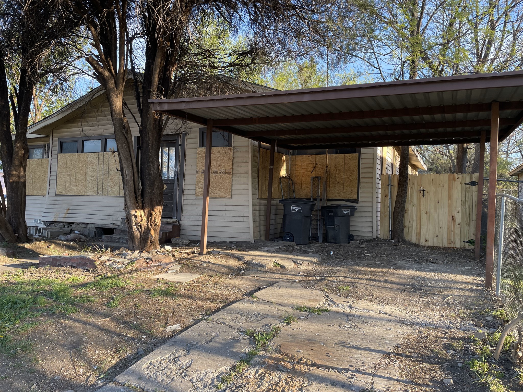 1136 E Leuda Street Fort Worth TX 76104